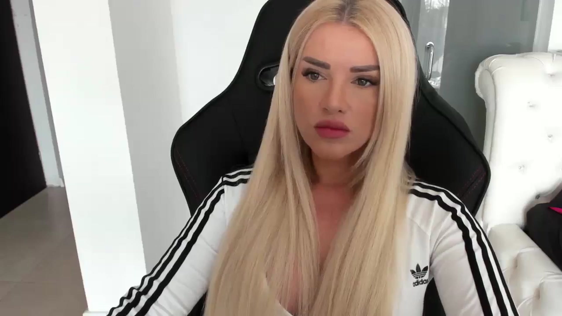 Gallery image thumbnail from Allesia_'s myfreecams stream on, 03/09/2024, 10:25 image 14 of 20
