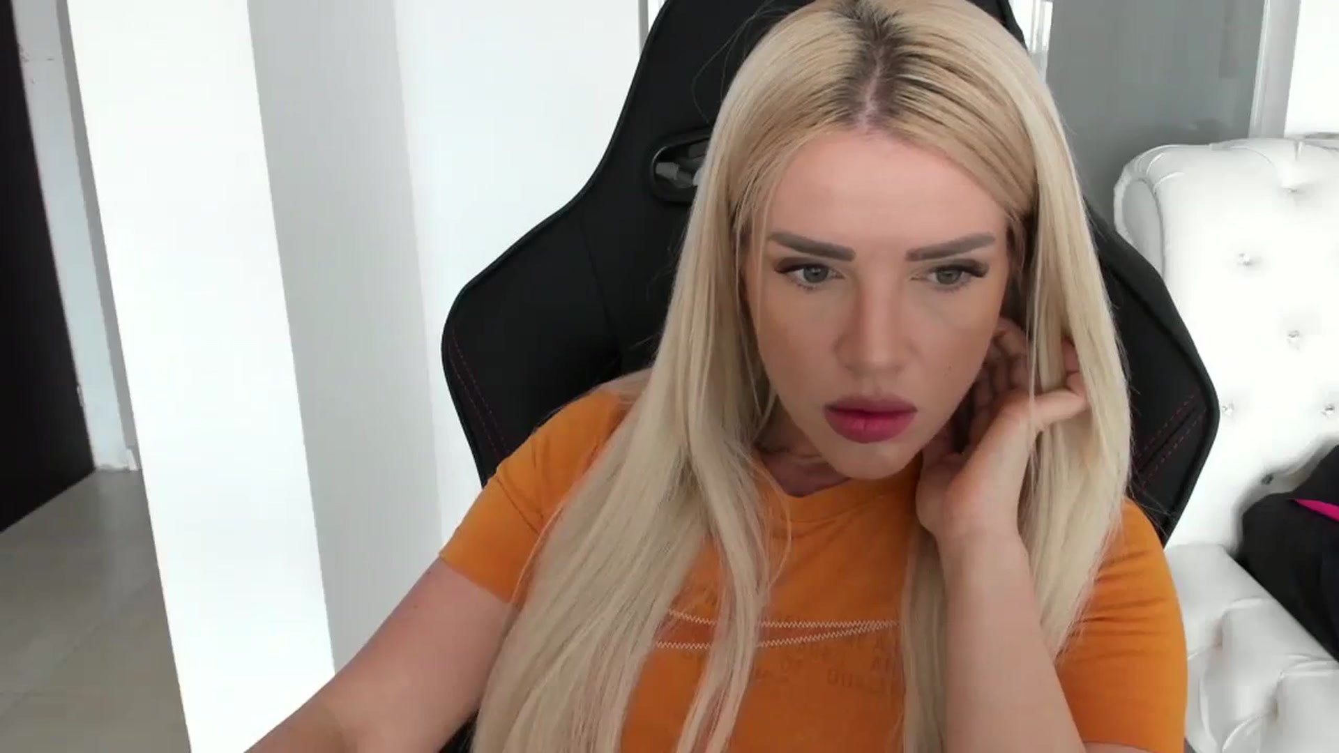 Gallery image thumbnail from Allesia_'s myfreecams stream on, 03/11/2024, 10:57 image 14 of 20