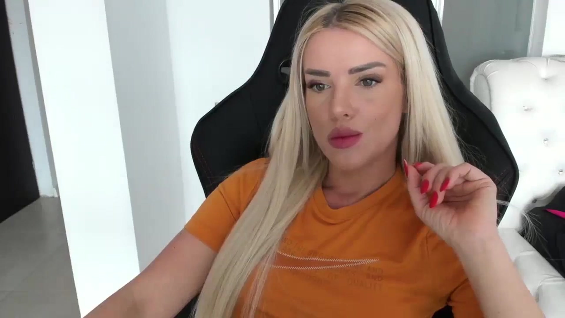 Gallery image thumbnail from Allesia_'s myfreecams stream on, 03/11/2024, 10:57 image 19 of 20