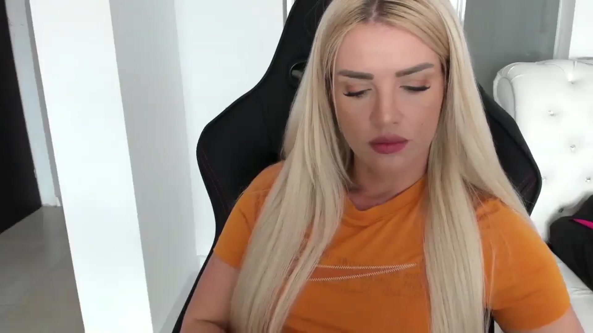 Gallery image thumbnail from Allesia_'s myfreecams stream on, 03/11/2024, 10:57 image 17 of 20