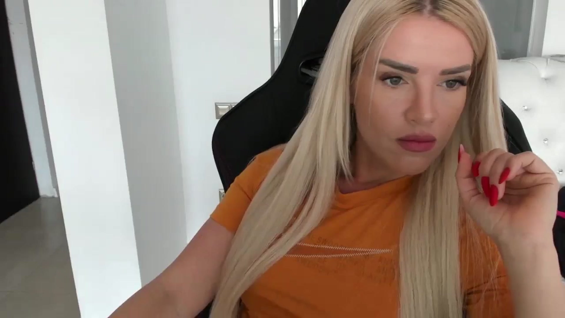 Gallery image thumbnail from Allesia_'s myfreecams stream on, 03/11/2024, 10:57 image 16 of 20
