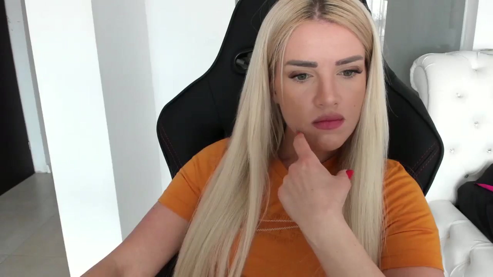 Gallery image thumbnail from Allesia_'s myfreecams stream on, 03/11/2024, 10:57 image 12 of 20