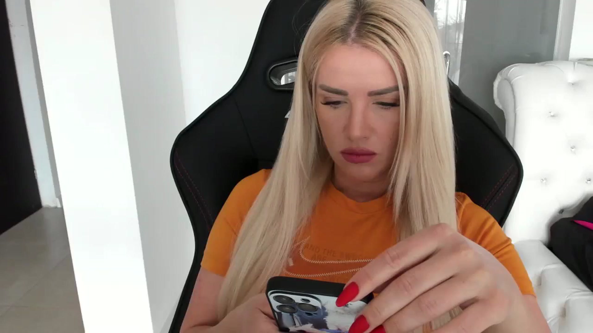 Gallery image thumbnail from Allesia_'s myfreecams stream on, 03/11/2024, 10:57 image 1 of 20