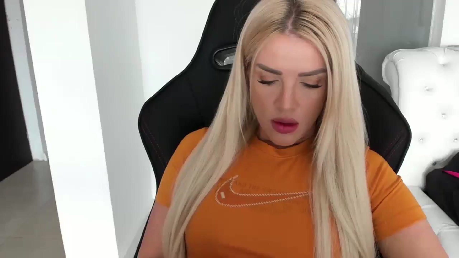 Gallery image thumbnail from Allesia_'s myfreecams stream on, 03/11/2024, 10:57 image 2 of 20