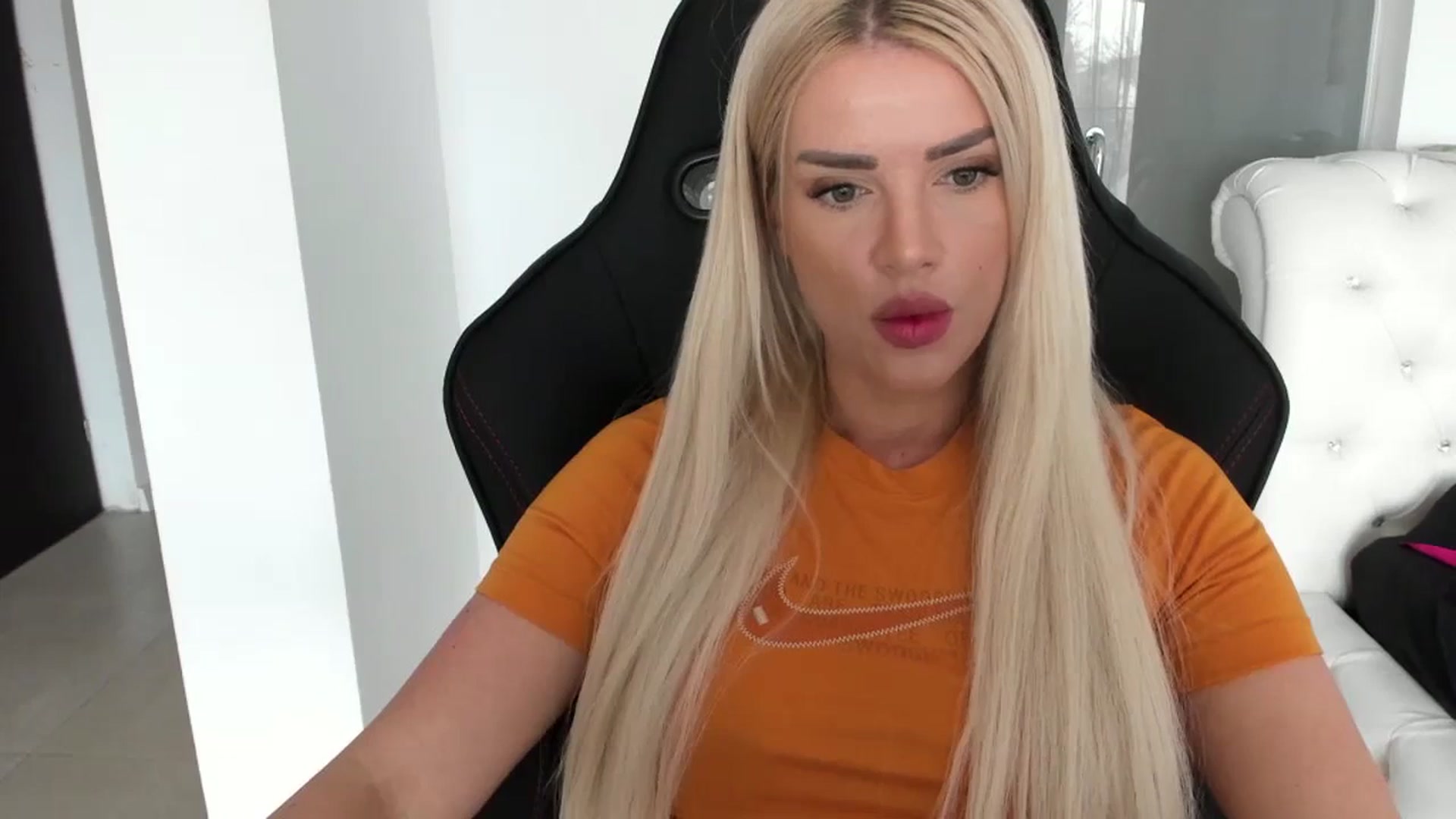 Gallery image thumbnail from Allesia_'s myfreecams stream on, 03/11/2024, 10:57 image 9 of 20