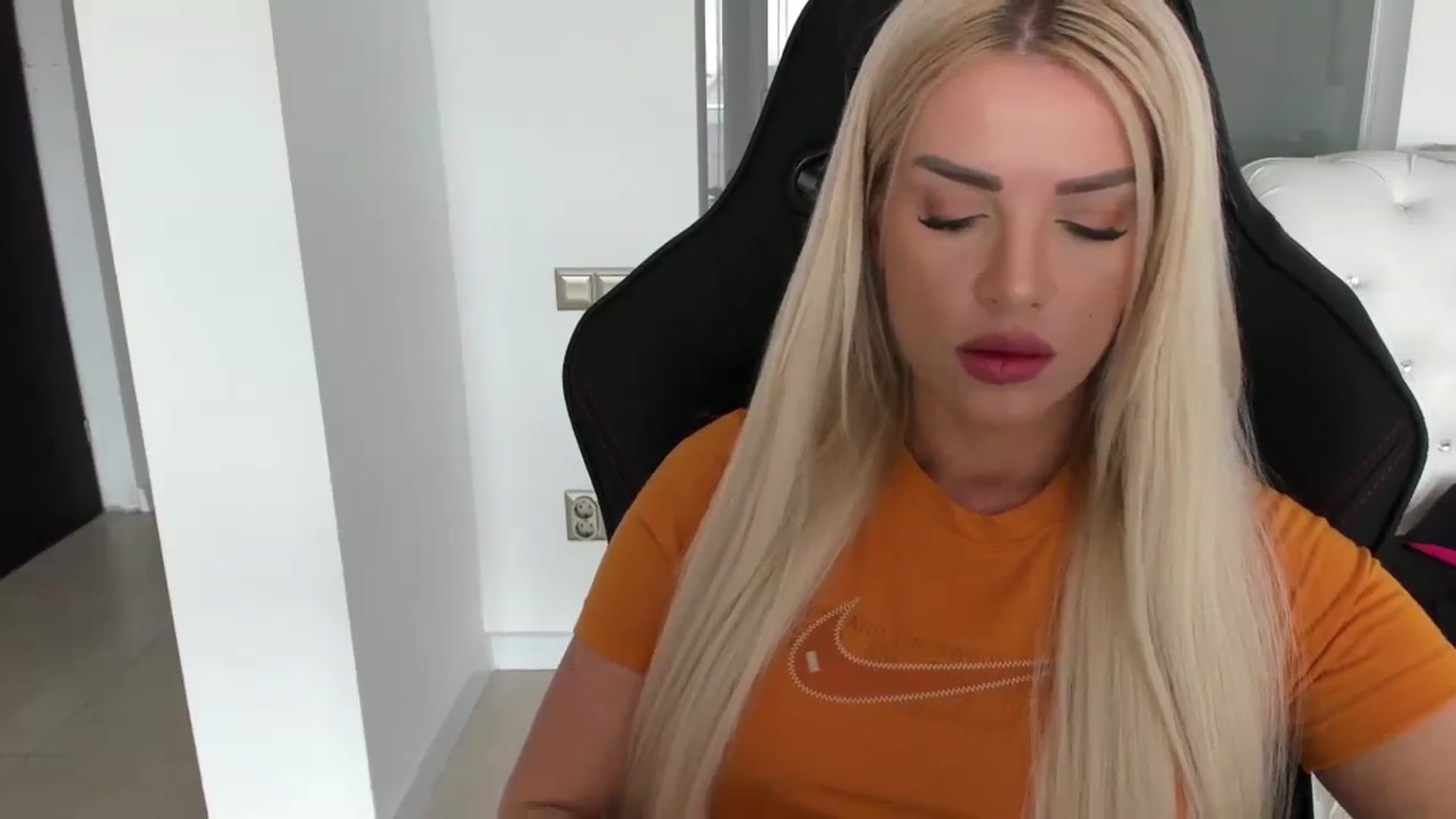 Gallery image thumbnail from Allesia_'s myfreecams stream on, 03/11/2024, 10:57 image 7 of 20