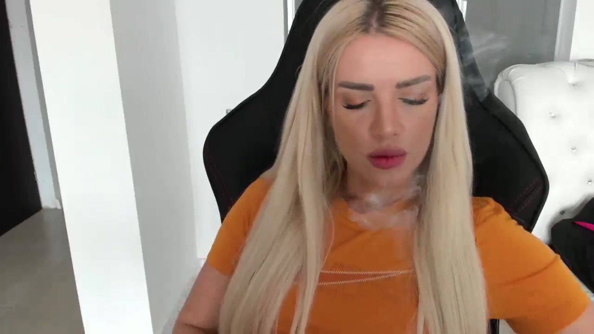 Gallery image thumbnail from Allesia_'s myfreecams stream on, 03/11/2024, 10:57 image 13 of 20