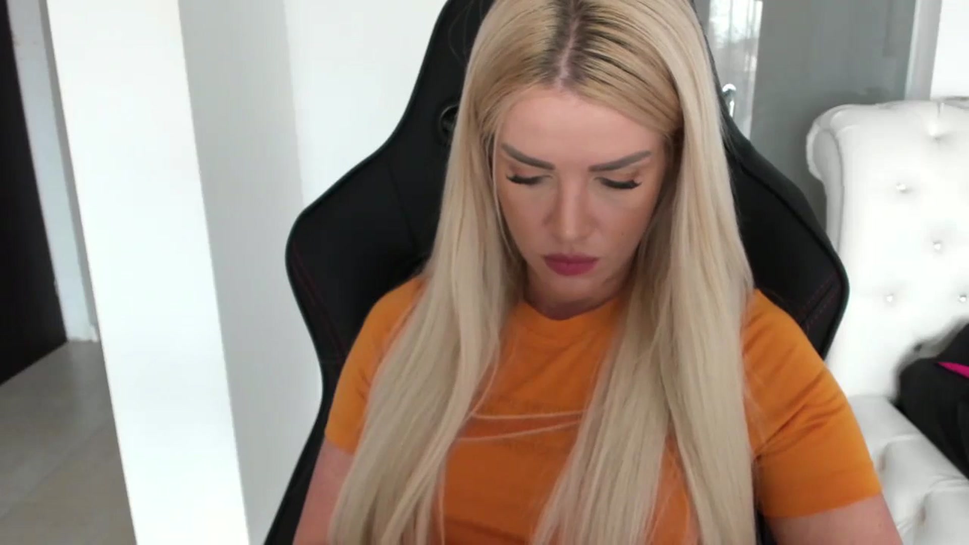 Gallery image thumbnail from Allesia_'s myfreecams stream on, 03/11/2024, 10:57 image 11 of 20