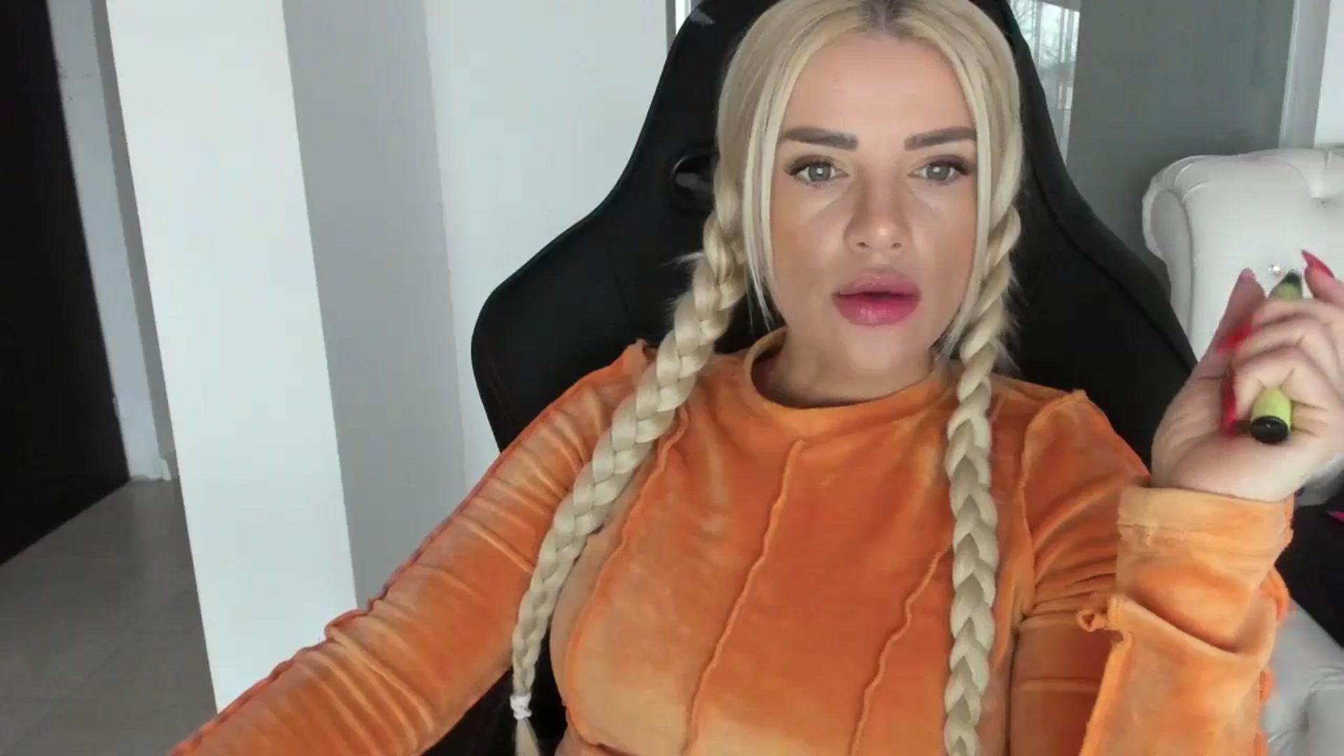 Gallery image thumbnail from Allesia_'s myfreecams stream on, 03/12/2024, 10:40 image 18 of 20