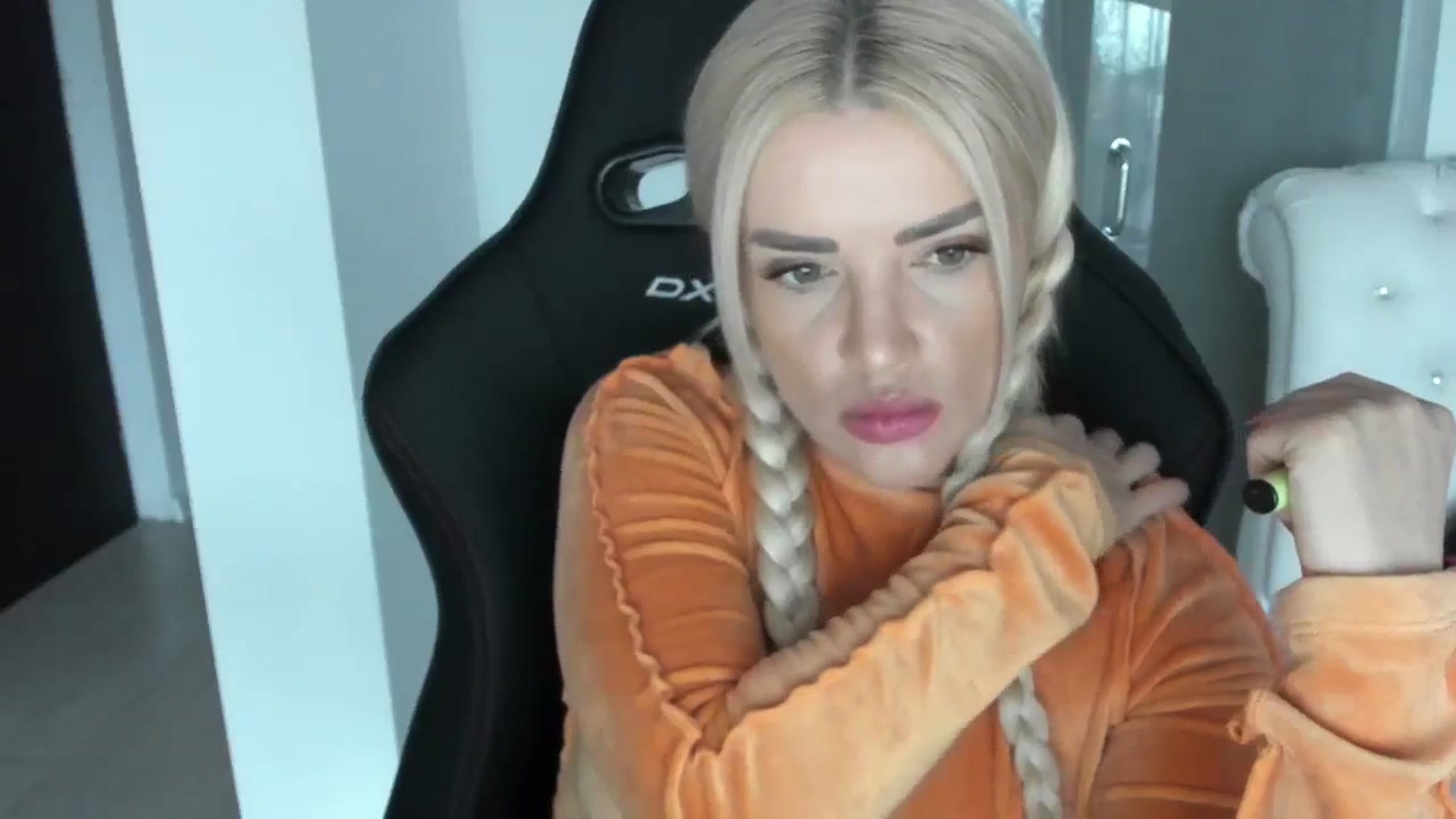 Gallery image thumbnail from Allesia_'s myfreecams stream on, 03/12/2024, 10:40 image 13 of 20