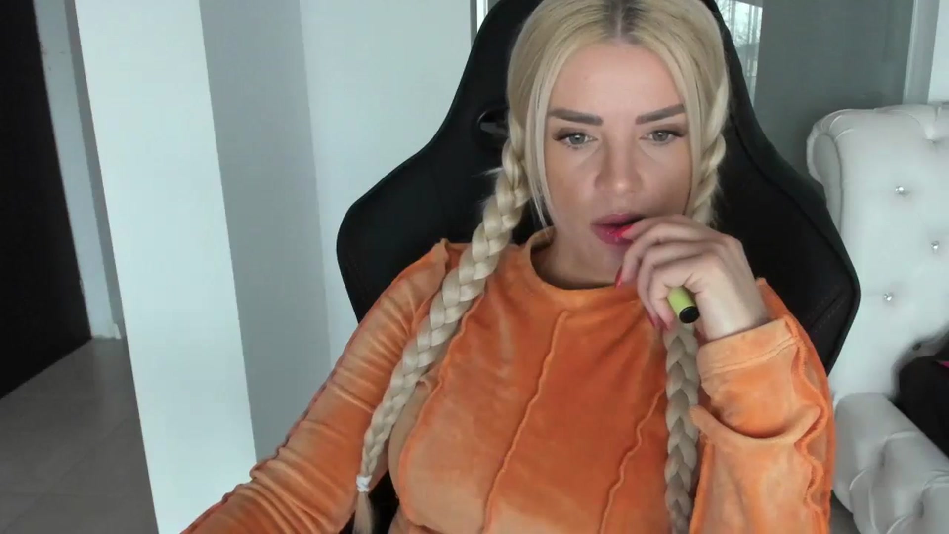 Gallery image thumbnail from Allesia_'s myfreecams stream on, 03/12/2024, 10:40 image 14 of 20