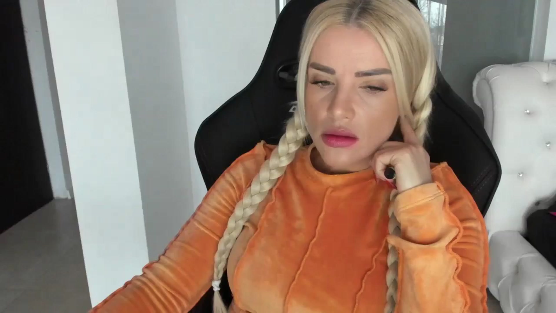 Gallery image thumbnail from Allesia_'s myfreecams stream on, 03/12/2024, 10:40 image 17 of 20