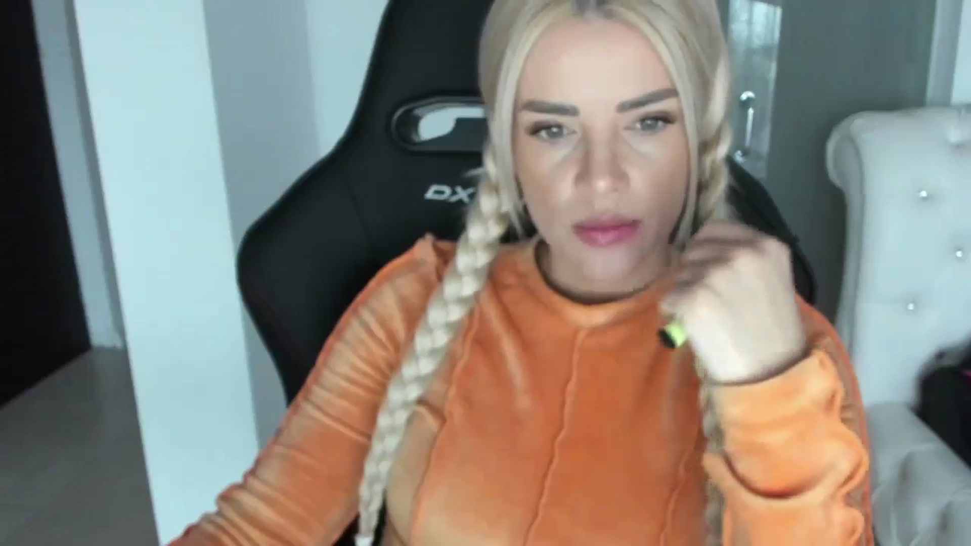Gallery image thumbnail from Allesia_'s myfreecams stream on, 03/12/2024, 10:40 image 4 of 20