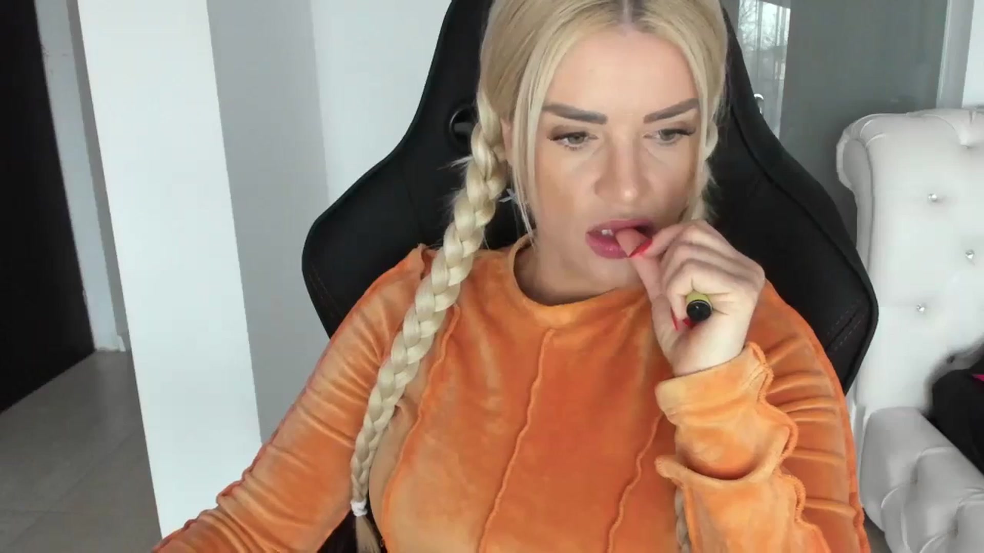 Gallery image thumbnail from Allesia_'s myfreecams stream on, 03/12/2024, 10:40 image 19 of 20