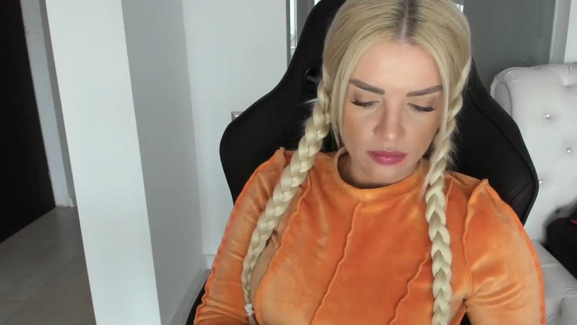 Gallery image thumbnail from Allesia_'s myfreecams stream on, 03/12/2024, 10:40 image 16 of 20
