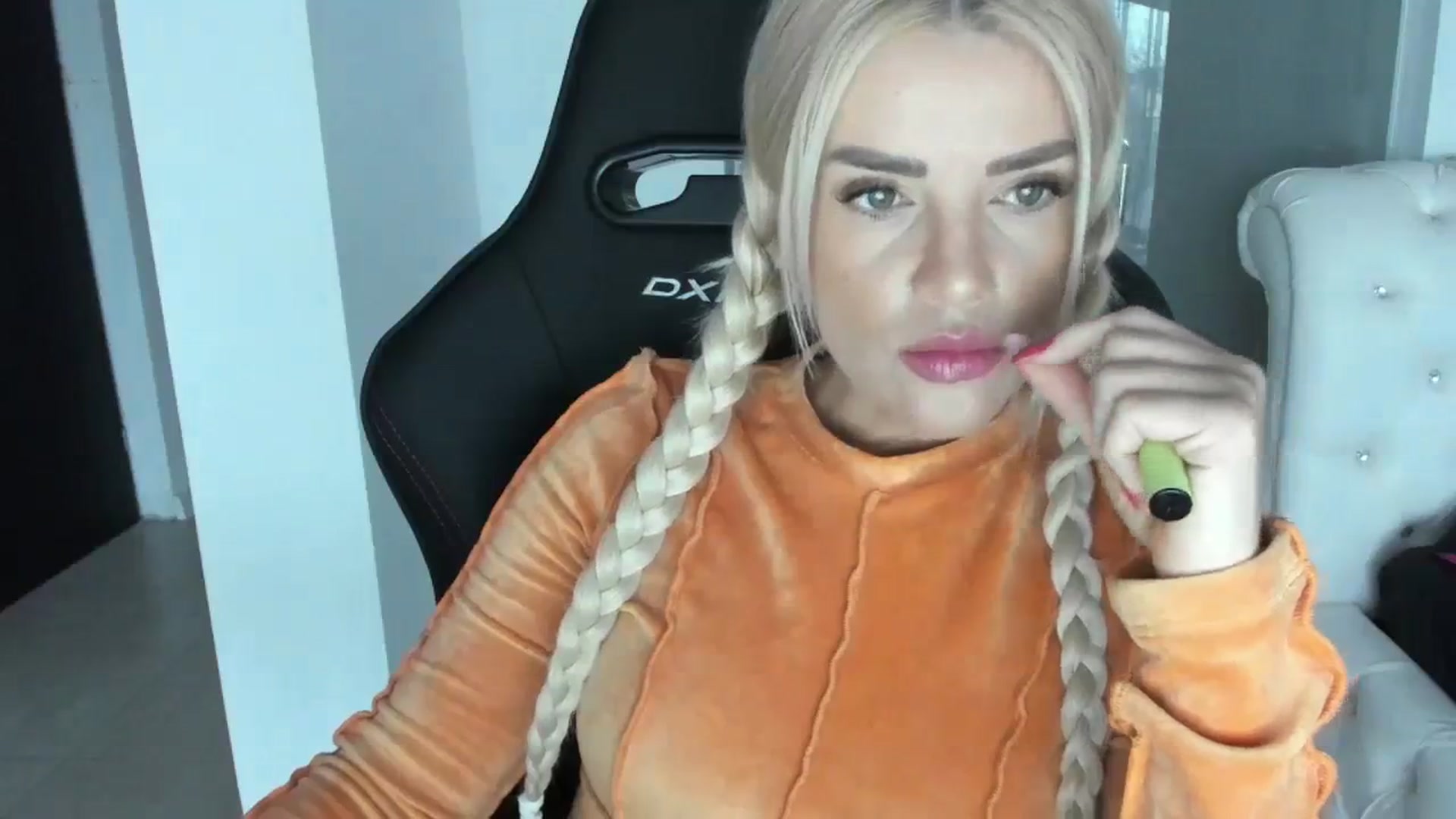 Gallery image thumbnail from Allesia_'s myfreecams stream on, 03/12/2024, 10:40 image 6 of 20