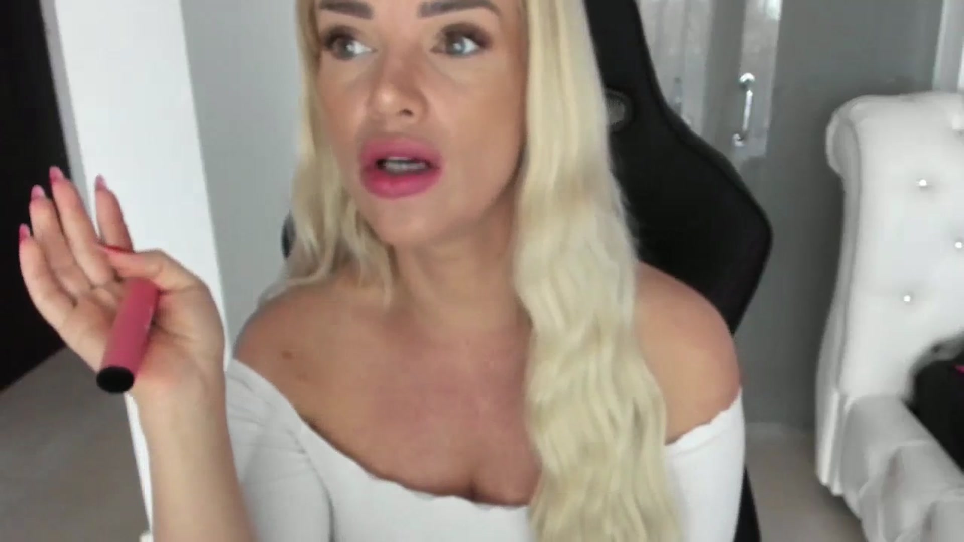 Gallery image thumbnail from Allesia_'s myfreecams stream on, 03/13/2024, 09:41 image 19 of 20