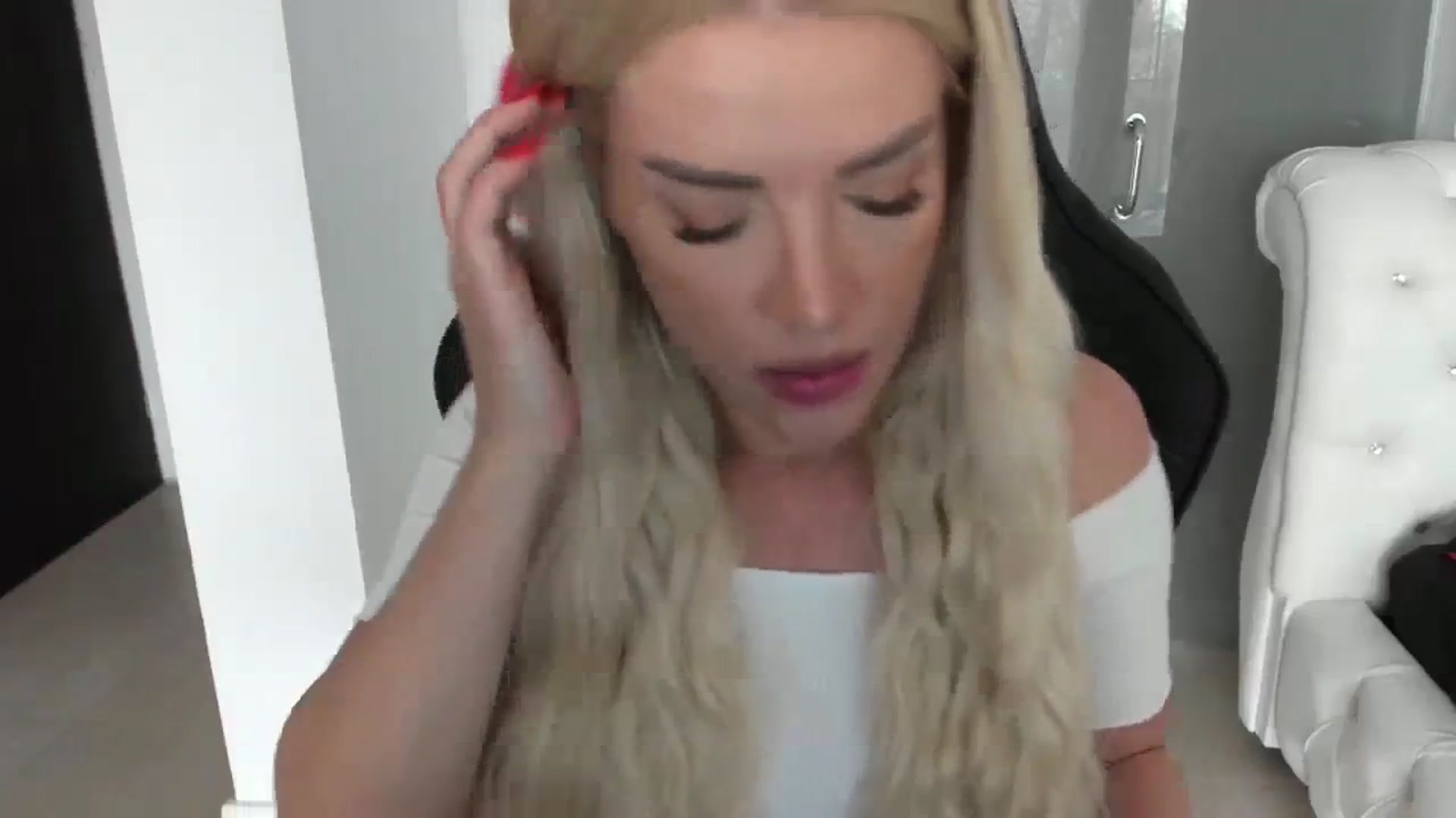 Gallery image thumbnail from Allesia_'s myfreecams stream on, 03/13/2024, 09:41 image 6 of 20