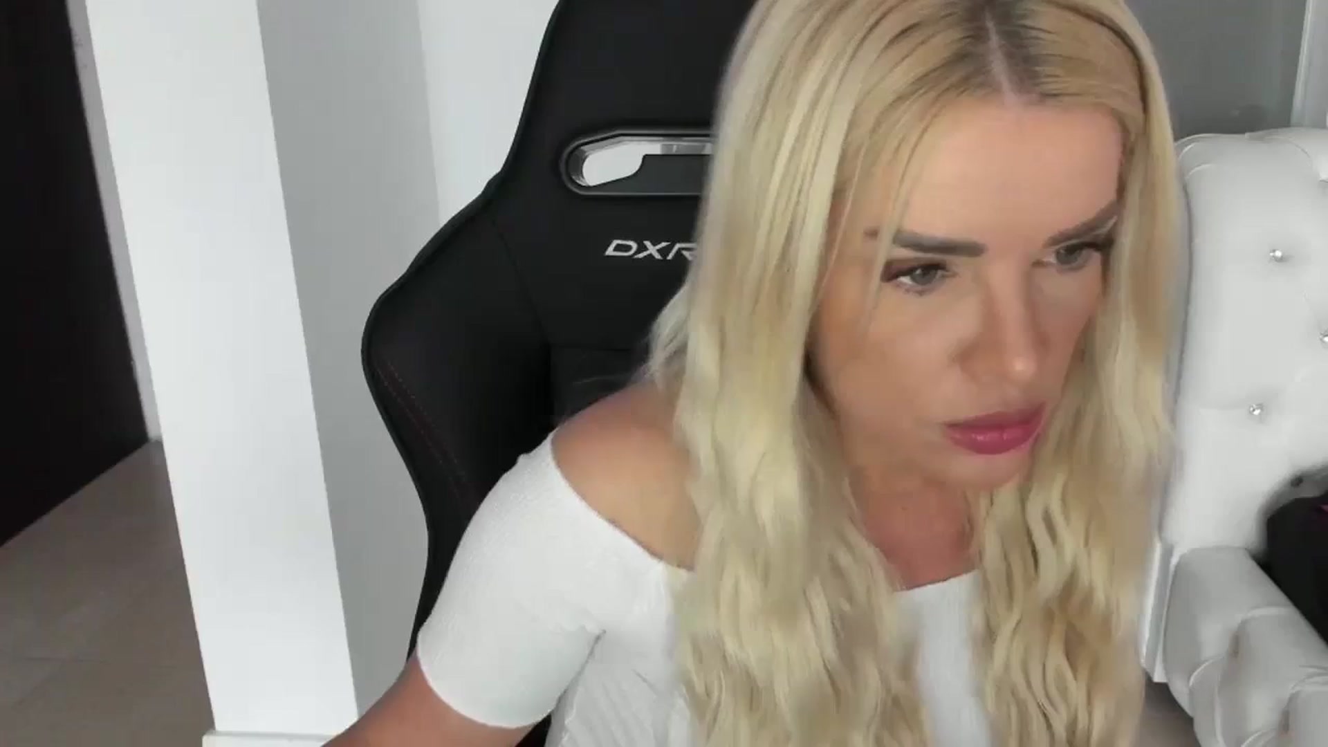 Gallery image thumbnail from Allesia_'s myfreecams stream on, 03/13/2024, 09:41 image 1 of 20