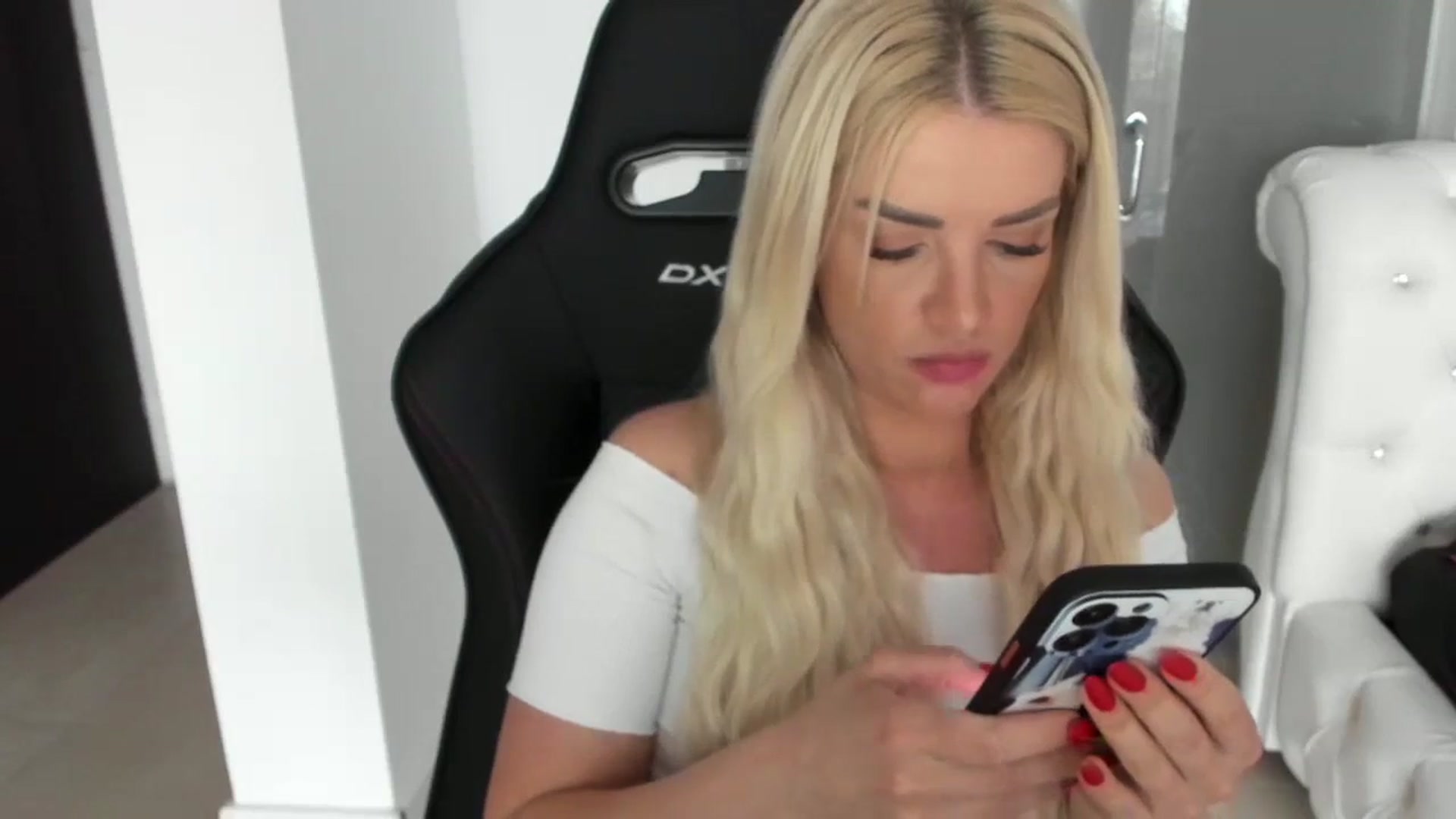 Gallery image thumbnail from Allesia_'s myfreecams stream on, 03/13/2024, 09:41 image 3 of 20