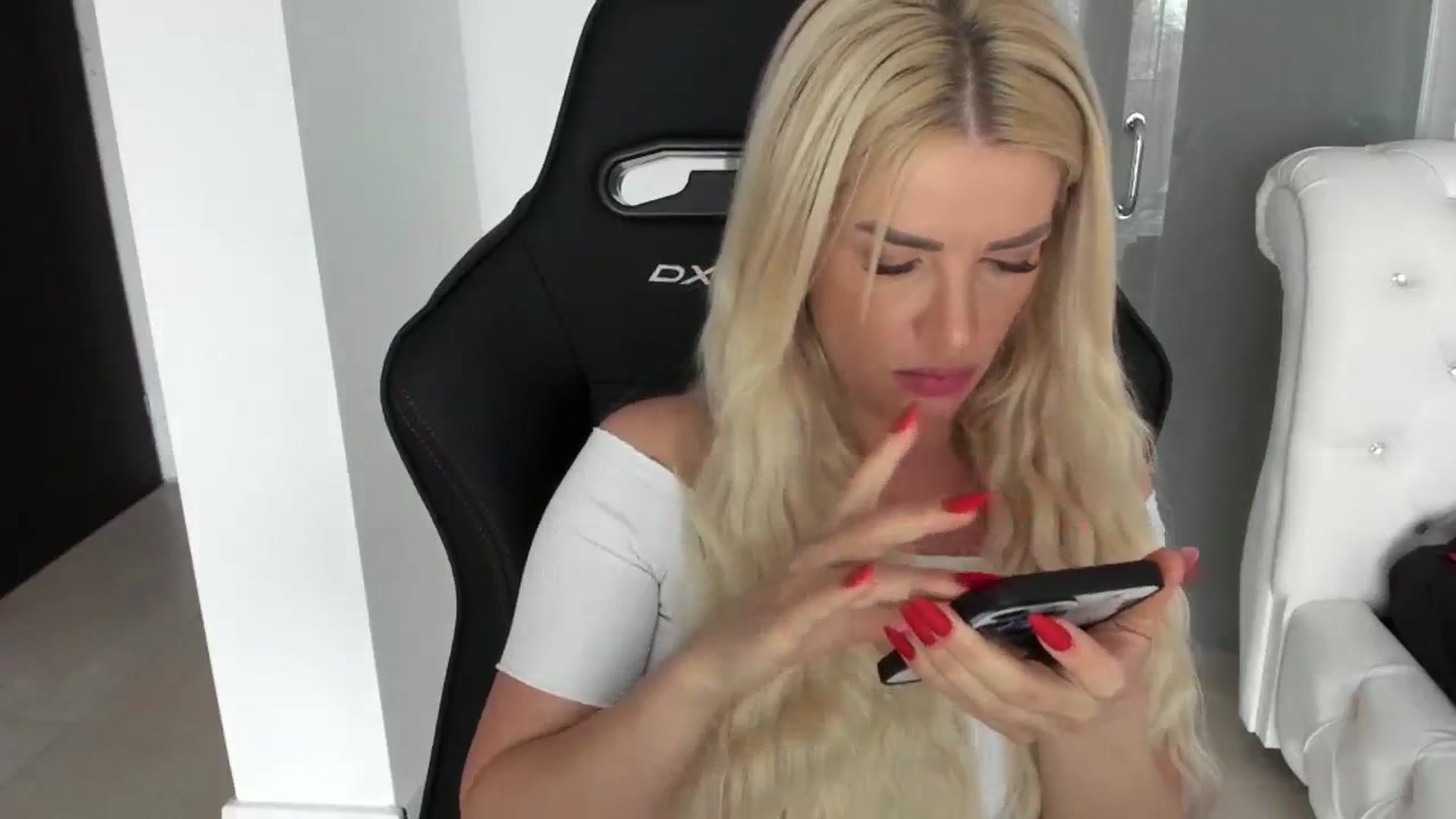 Gallery image thumbnail from Allesia_'s myfreecams stream on, 03/13/2024, 09:41 image 4 of 20