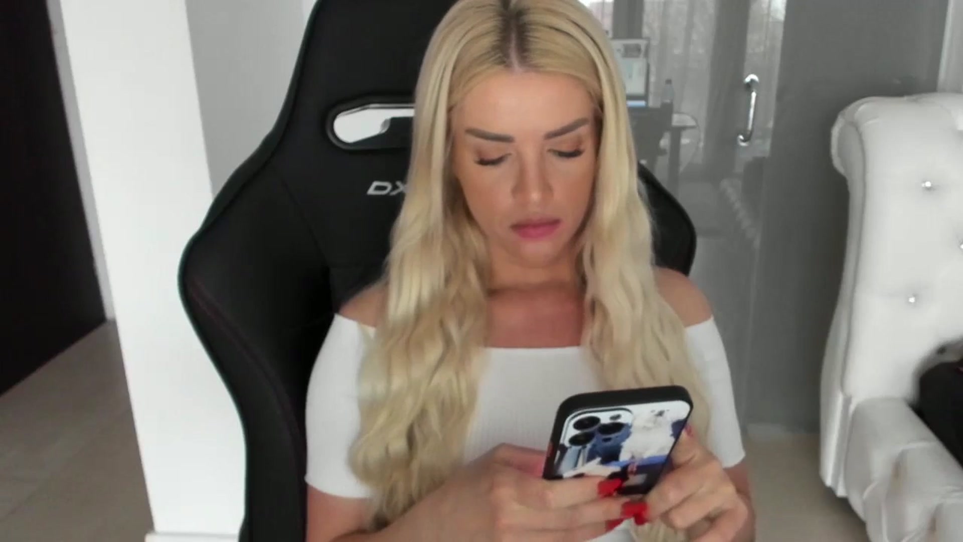 Gallery image thumbnail from Allesia_'s myfreecams stream on, 03/13/2024, 09:41 image 9 of 20