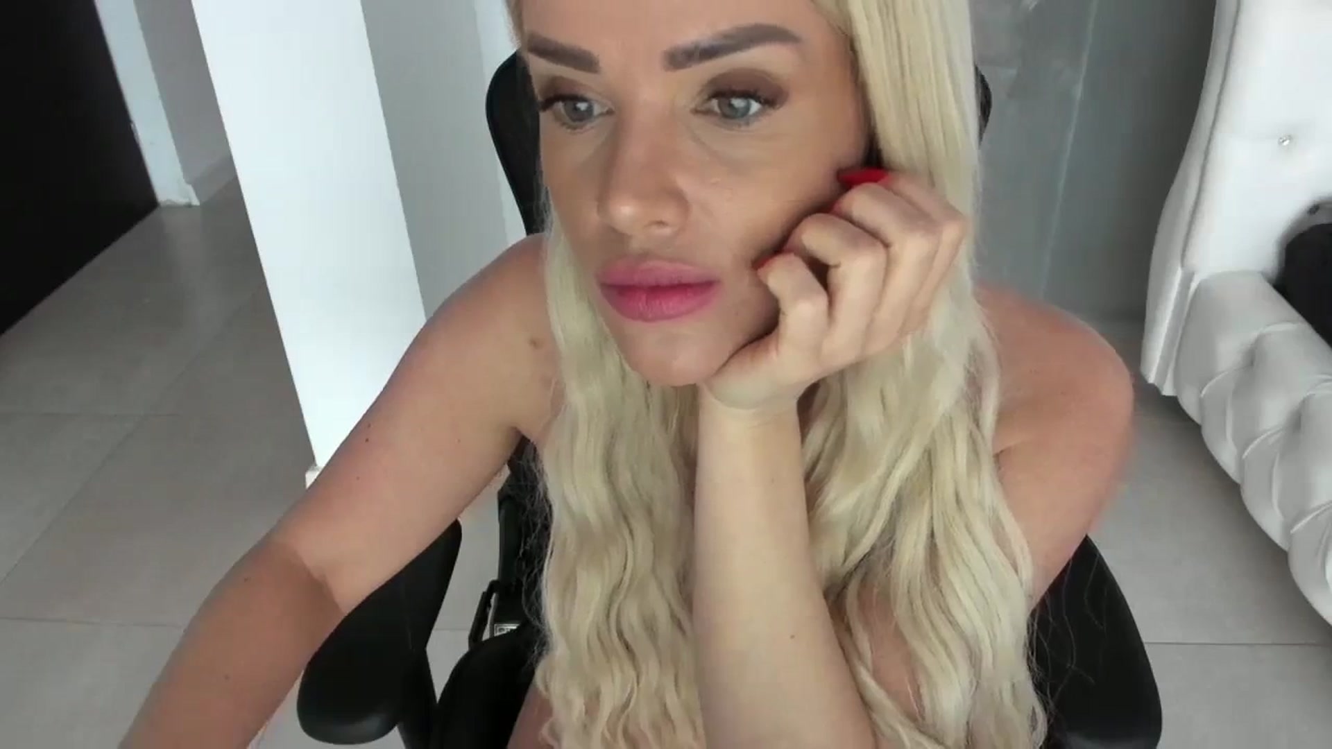 Gallery image thumbnail from Allesia_'s myfreecams stream on, 03/13/2024, 11:37 image 18 of 20