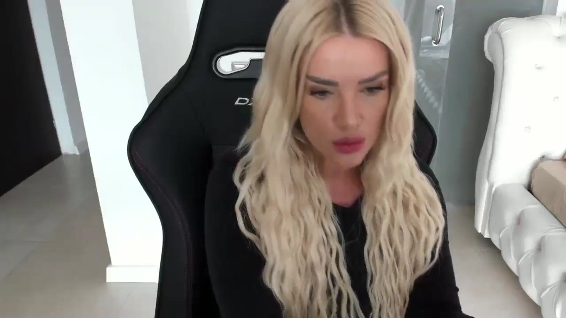Gallery image thumbnail from Allesia_'s myfreecams stream on, 03/15/2024, 12:12 image 14 of 20
