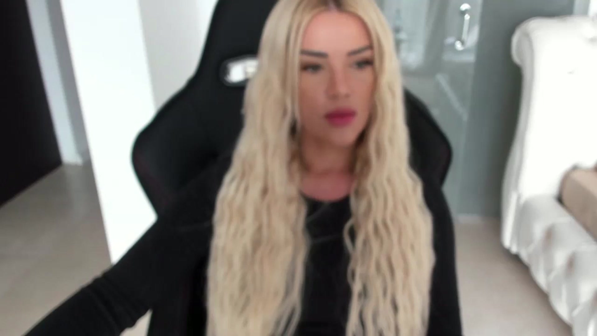 Gallery image thumbnail from Allesia_'s myfreecams stream on, 03/15/2024, 12:12 image 4 of 20