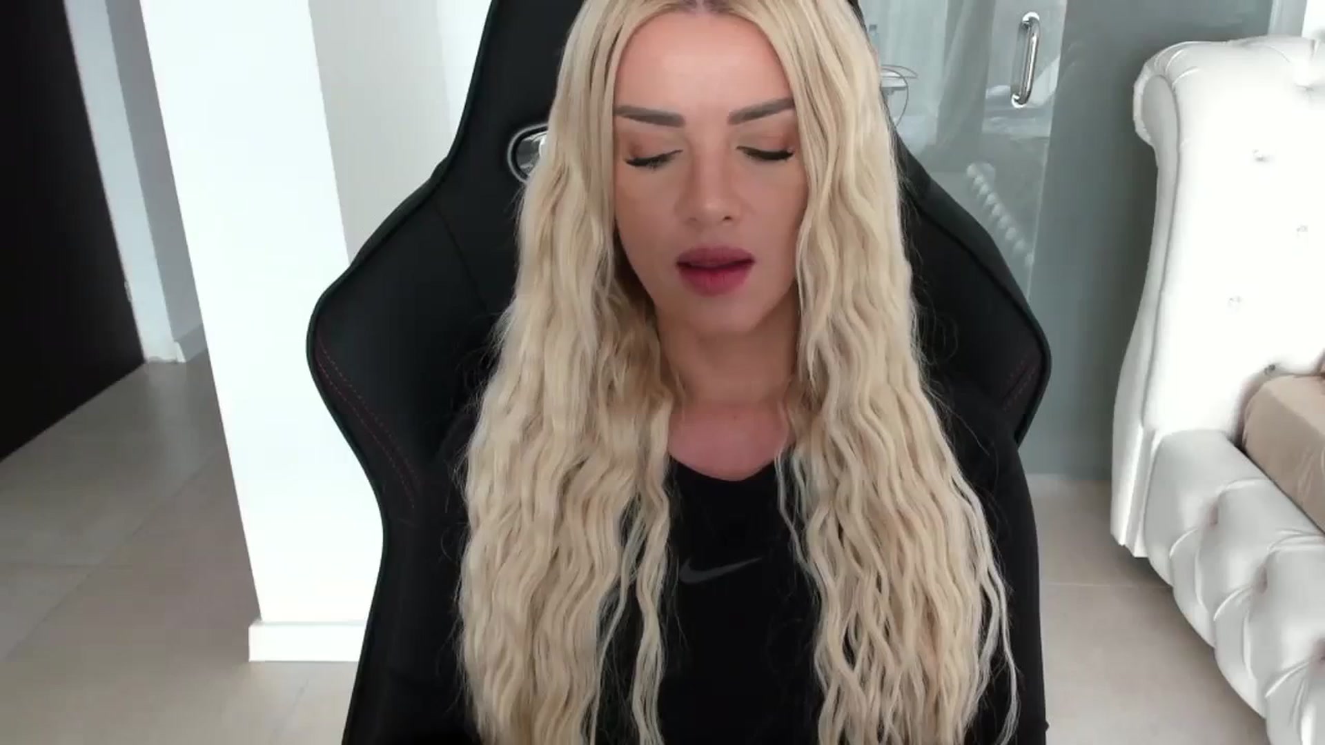 Gallery image thumbnail from Allesia_'s myfreecams stream on, 03/15/2024, 12:12 image 9 of 20