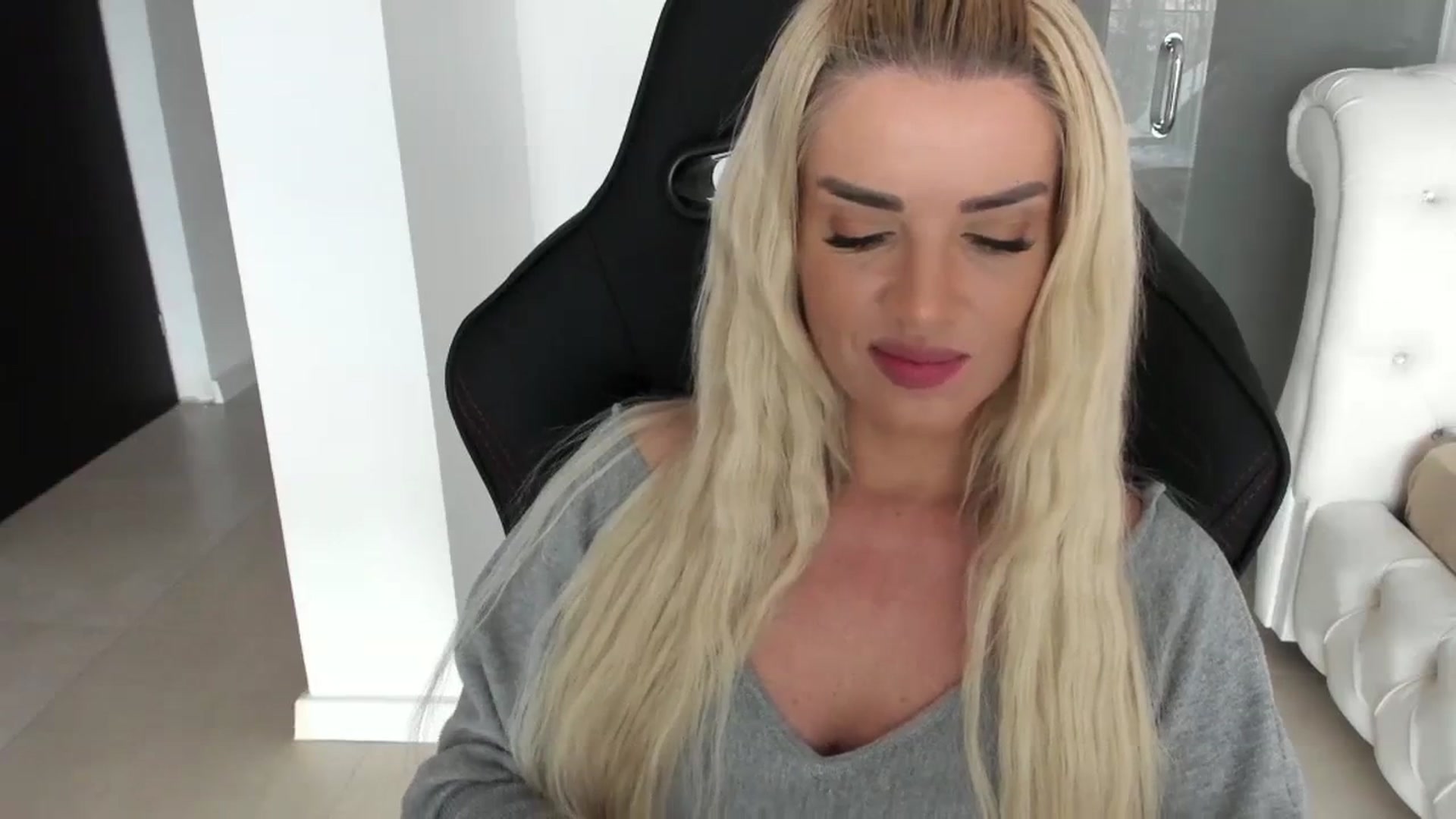 Gallery image thumbnail from Allesia_'s myfreecams stream on, 03/19/2024, 11:53 image 13 of 20