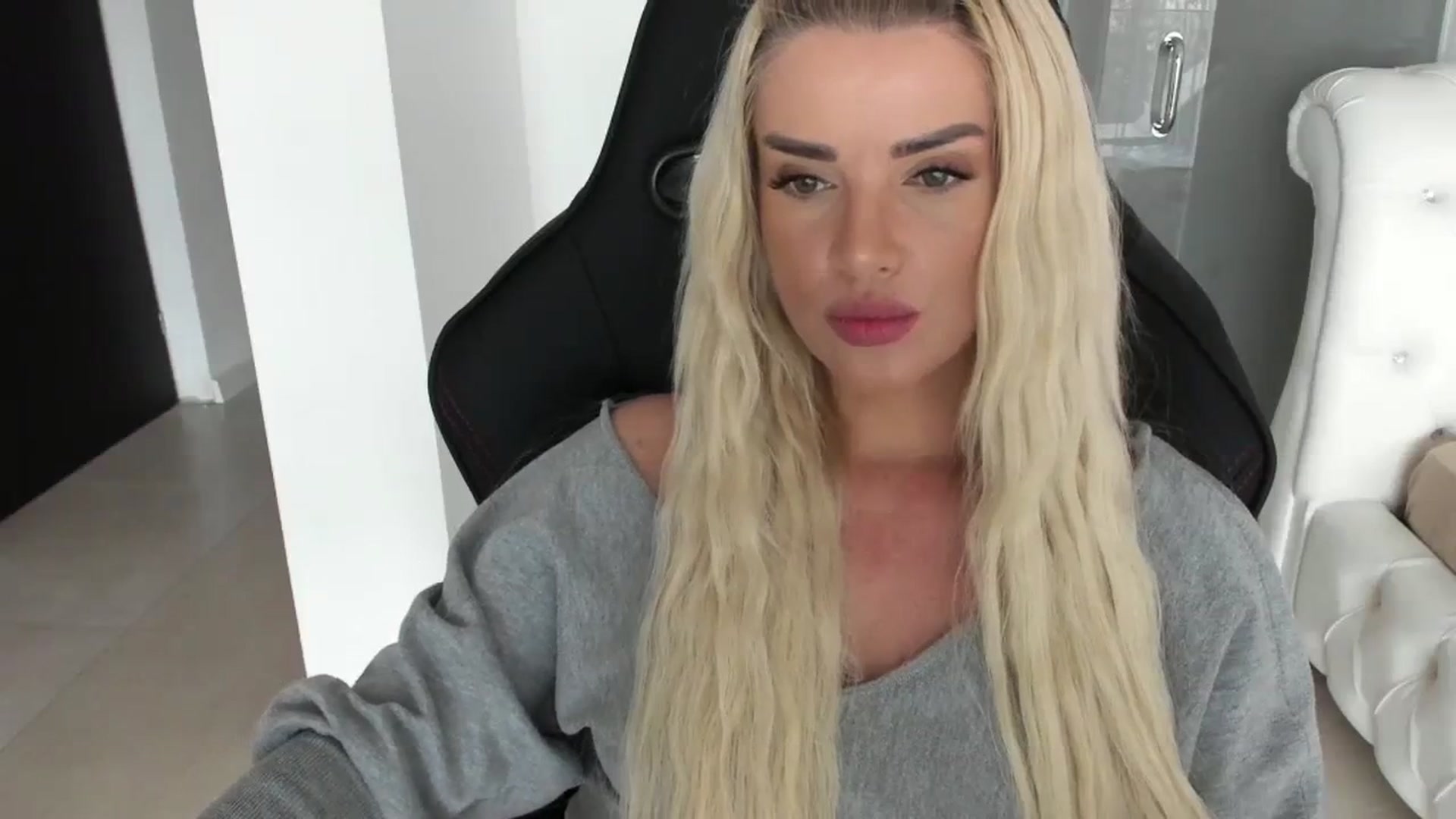 Gallery image thumbnail from Allesia_'s myfreecams stream on, 03/19/2024, 11:53 image 14 of 20