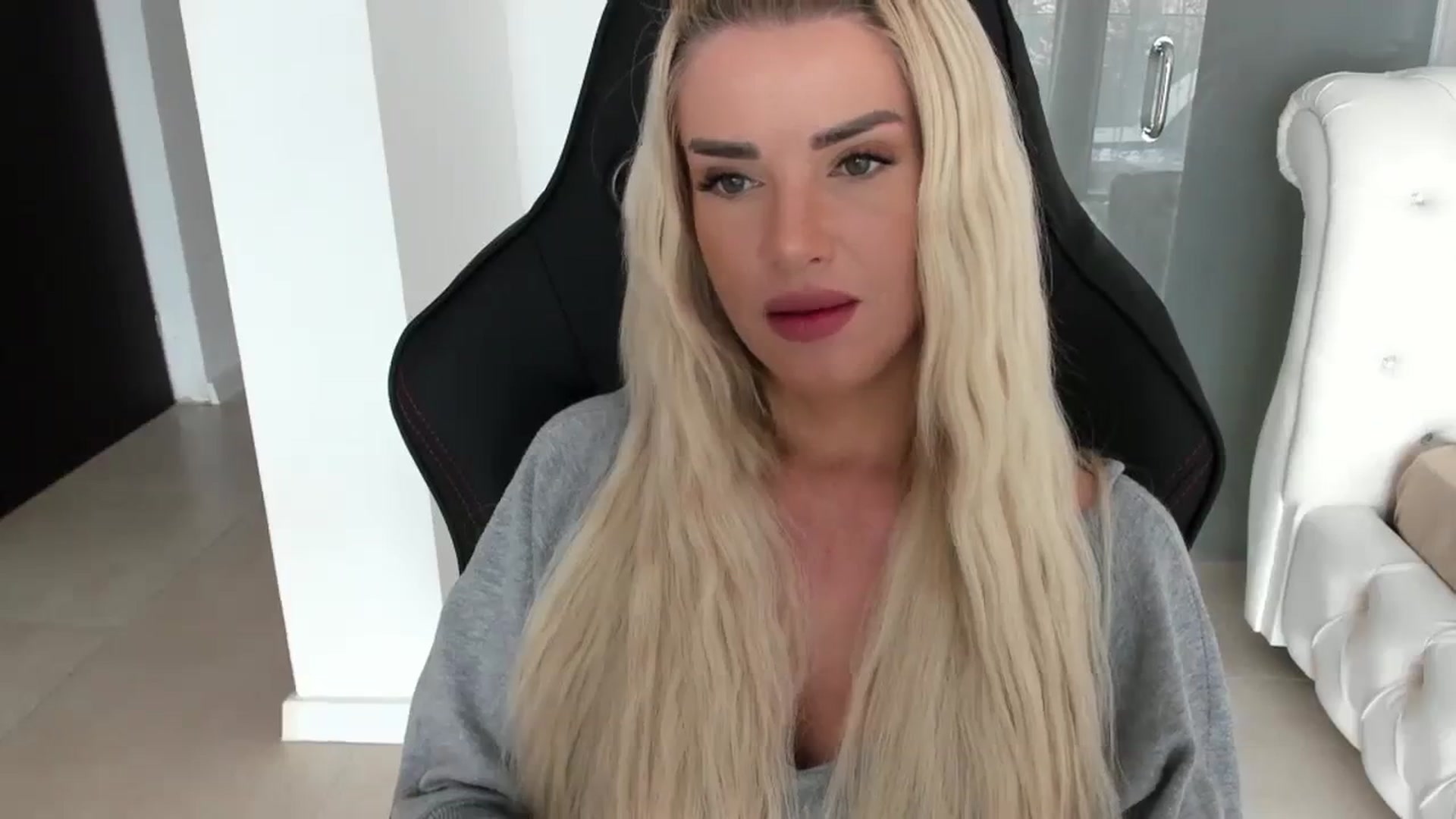 Gallery image thumbnail from Allesia_'s myfreecams stream on, 03/19/2024, 11:53 image 2 of 20