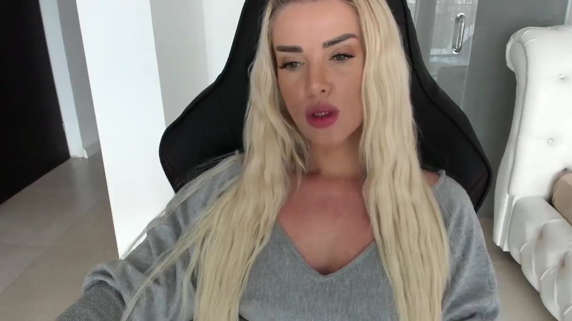 Gallery image thumbnail from Allesia_'s myfreecams stream on, 03/19/2024, 11:53 image 12 of 20