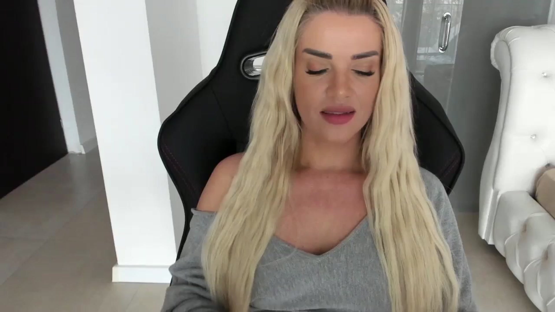 Gallery image thumbnail from Allesia_'s myfreecams stream on, 03/19/2024, 11:53 image 18 of 20