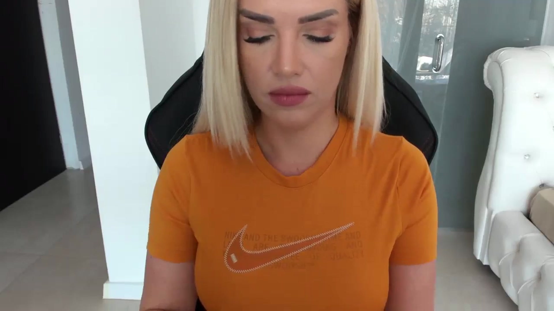 Gallery image thumbnail from Allesia_'s myfreecams stream on, 03/20/2024, 12:17 image 5 of 20