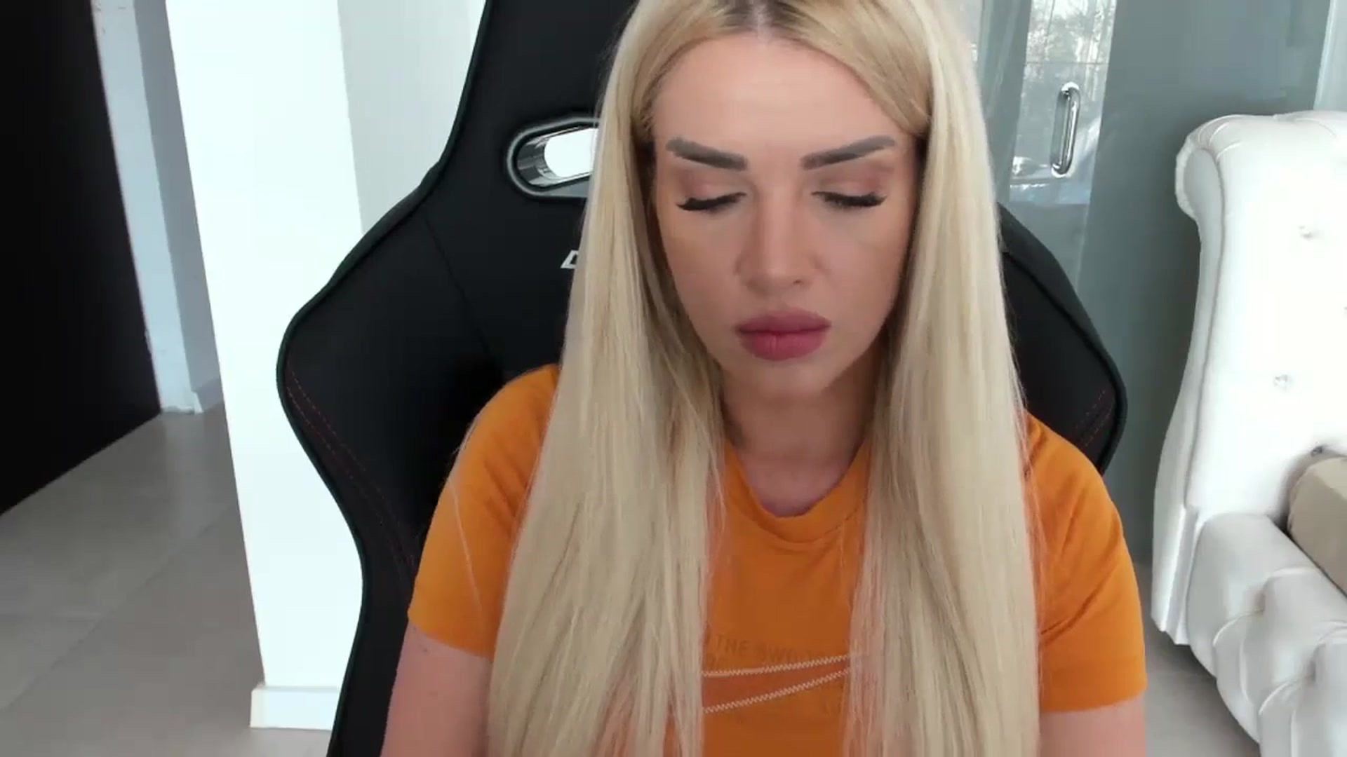 Gallery image thumbnail from Allesia_'s myfreecams stream on, 03/20/2024, 12:17 image 11 of 20