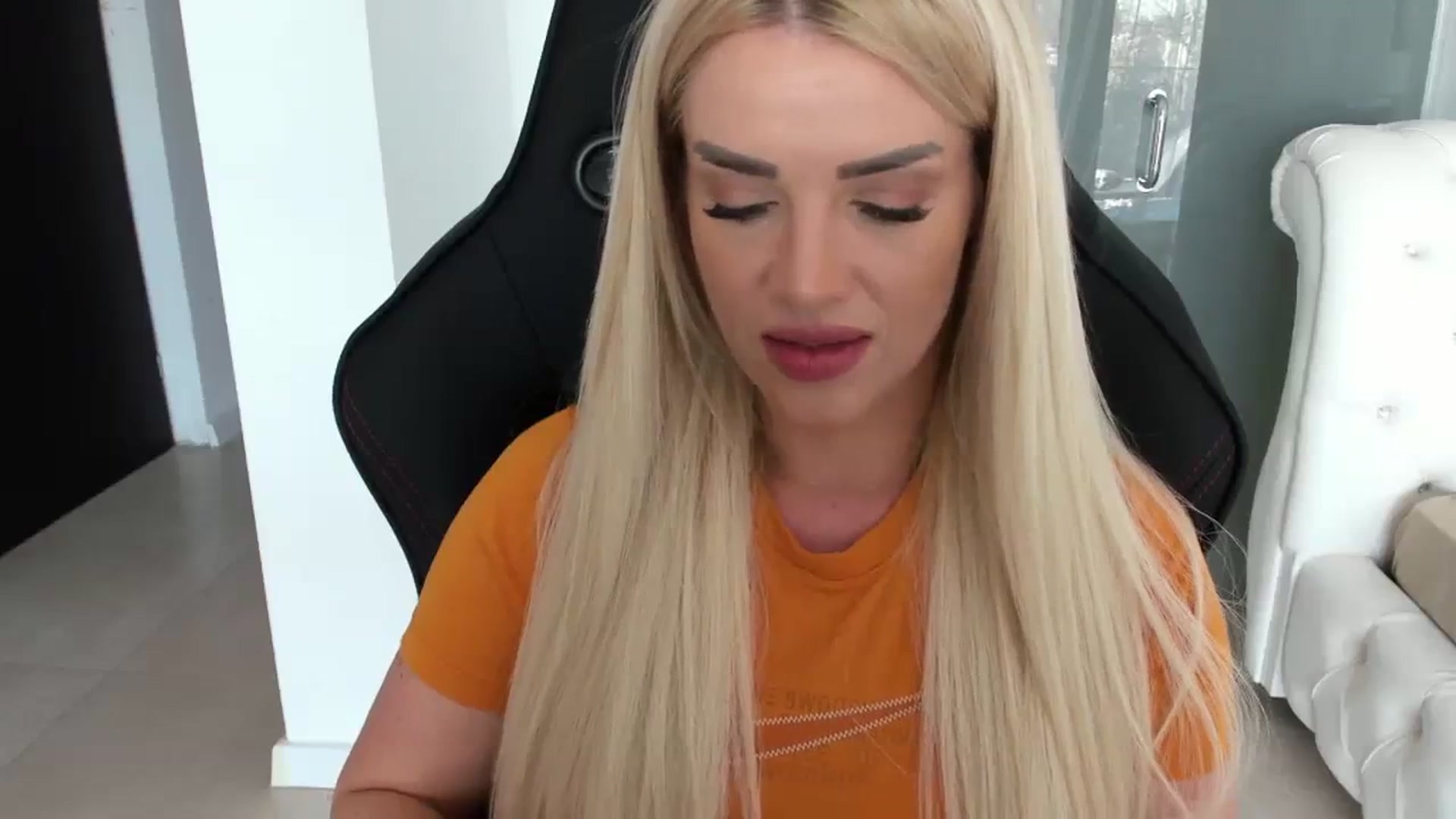 Gallery image thumbnail from Allesia_'s myfreecams stream on, 03/20/2024, 12:17 image 9 of 20