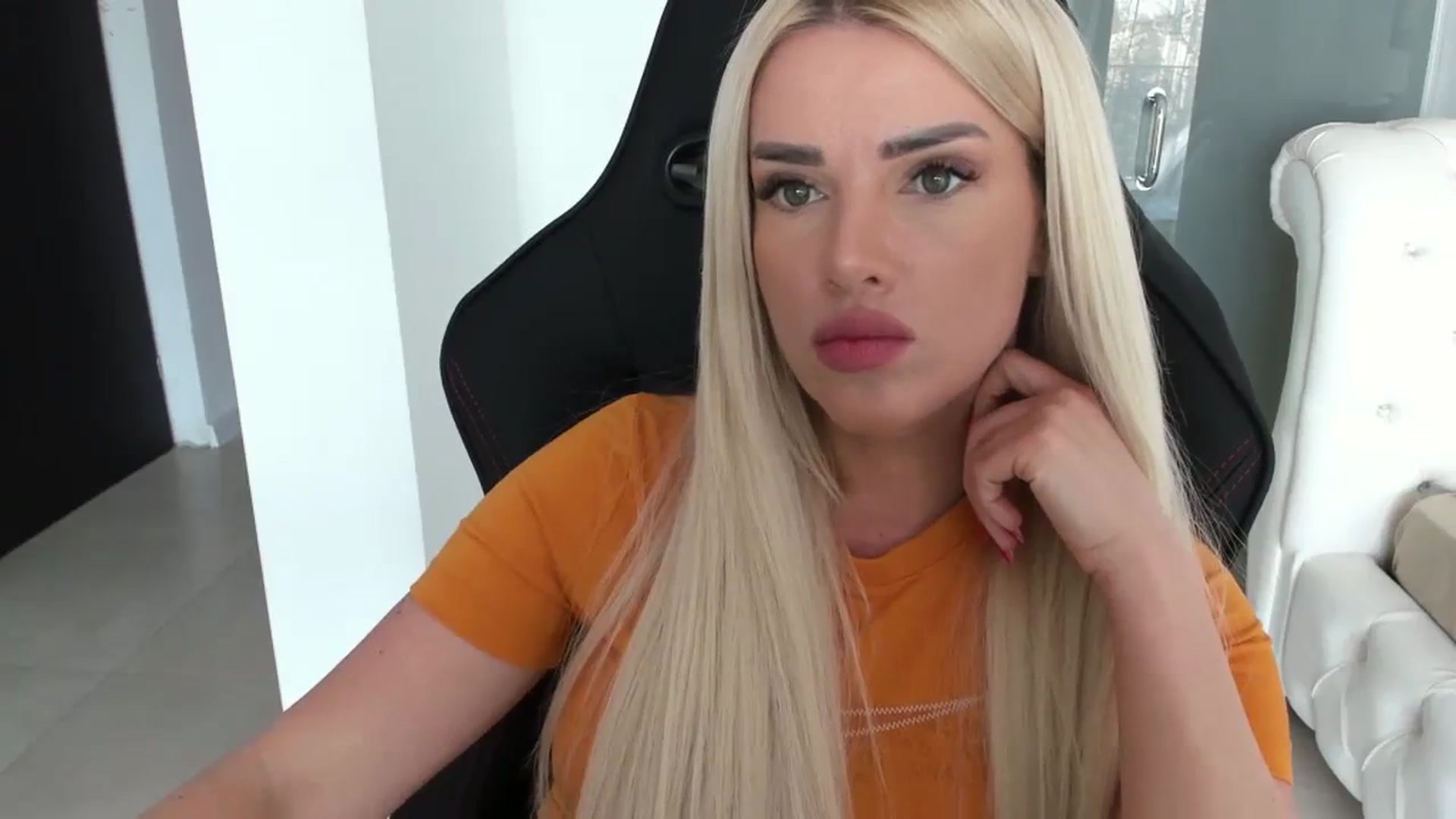 Gallery image thumbnail from Allesia_'s myfreecams stream on, 03/20/2024, 12:17 image 15 of 20