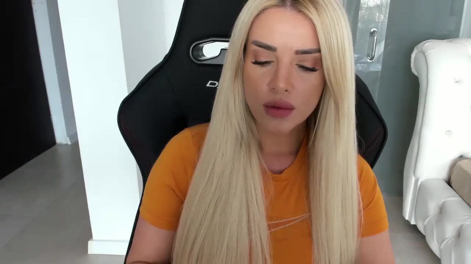 Gallery image thumbnail from Allesia_'s myfreecams stream on, 03/20/2024, 12:17 image 12 of 20