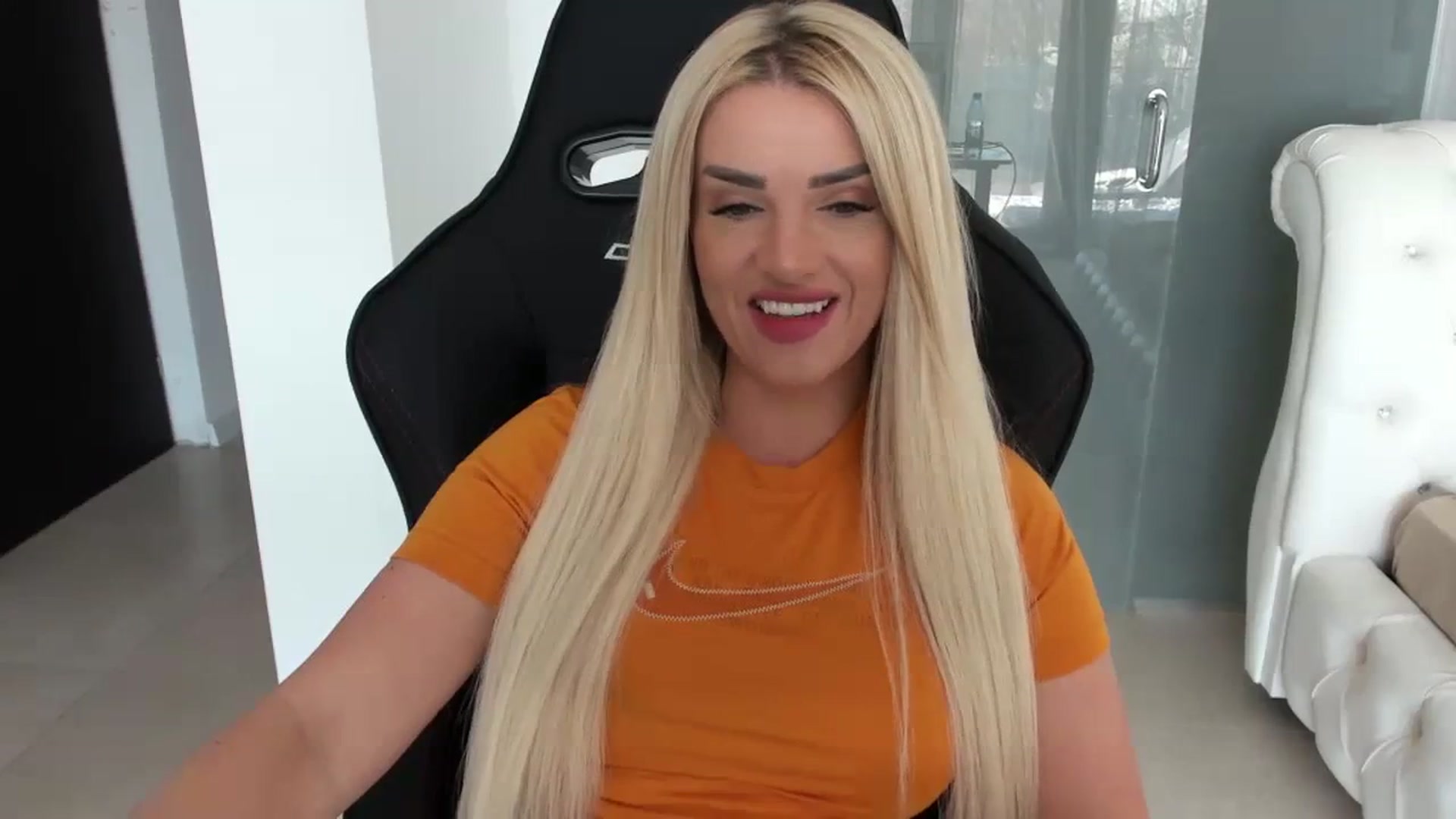 Gallery image thumbnail from Allesia_'s myfreecams stream on, 03/20/2024, 12:17 image 2 of 20