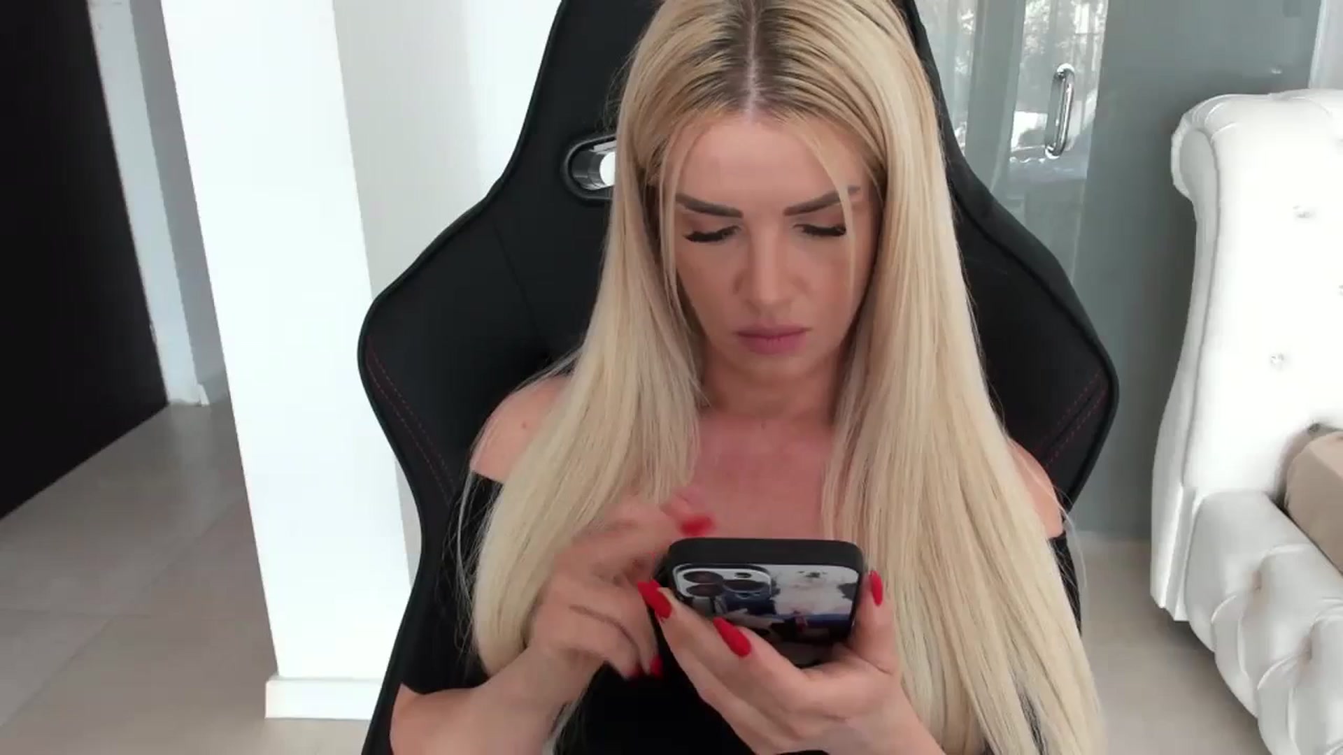 Gallery image thumbnail from Allesia_'s myfreecams stream on, 03/21/2024, 11:49 image 16 of 20