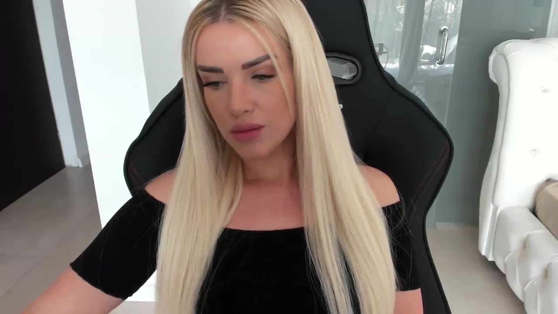 Gallery image thumbnail from Allesia_'s myfreecams stream on, 03/21/2024, 11:49 image 10 of 20