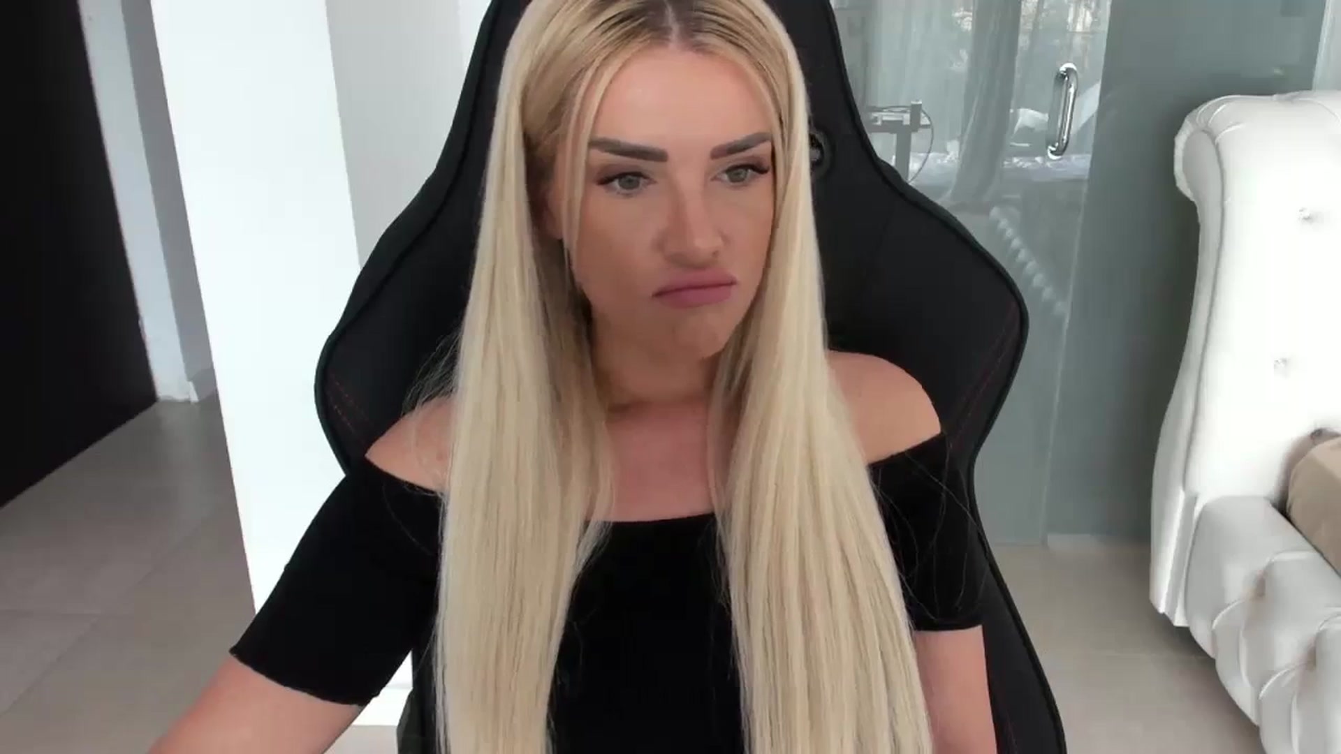 Gallery image thumbnail from Allesia_'s myfreecams stream on, 03/21/2024, 11:49 image 8 of 20