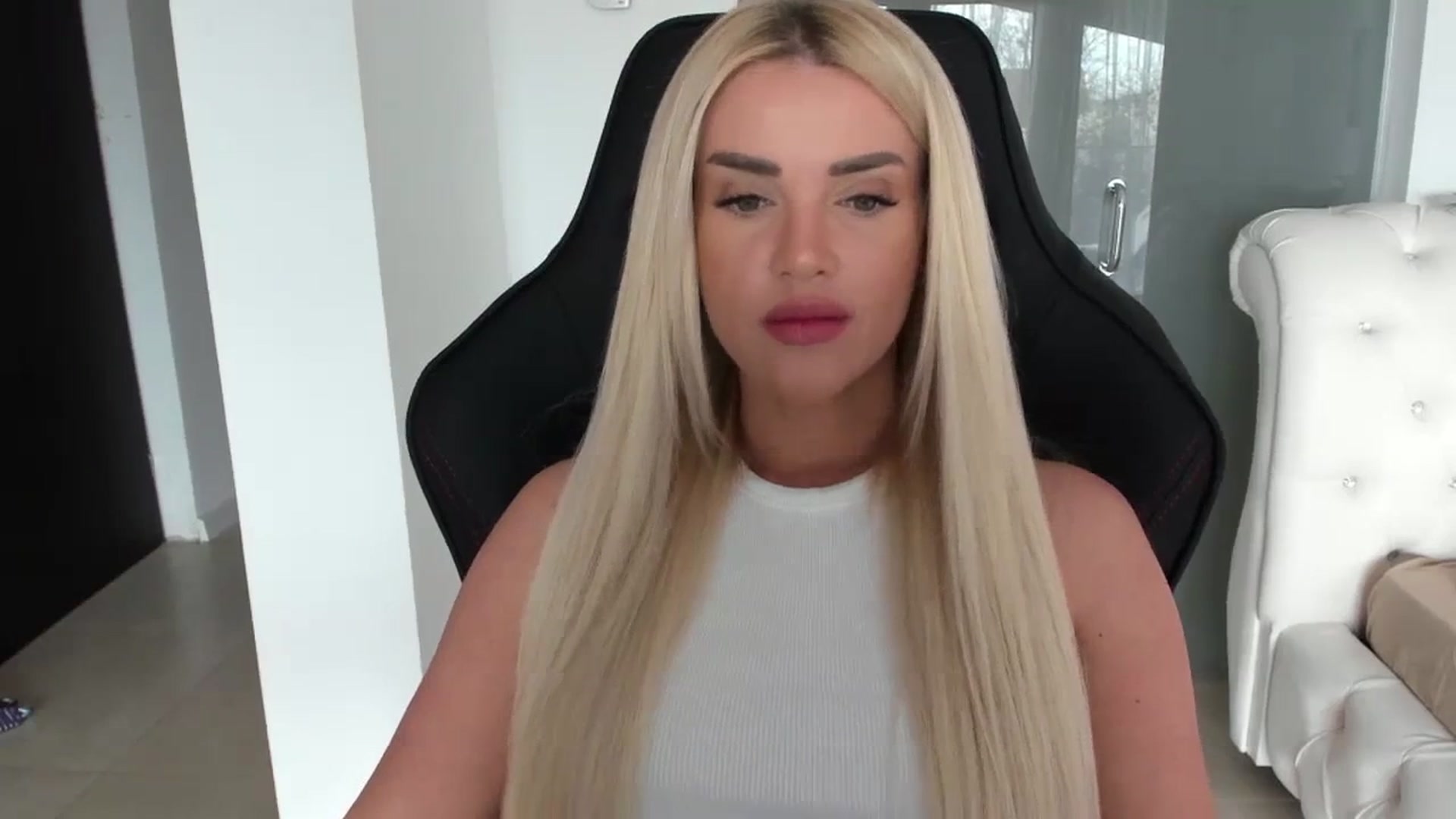 Gallery image thumbnail from Allesia_'s myfreecams stream on, 03/22/2024, 11:20 image 15 of 20