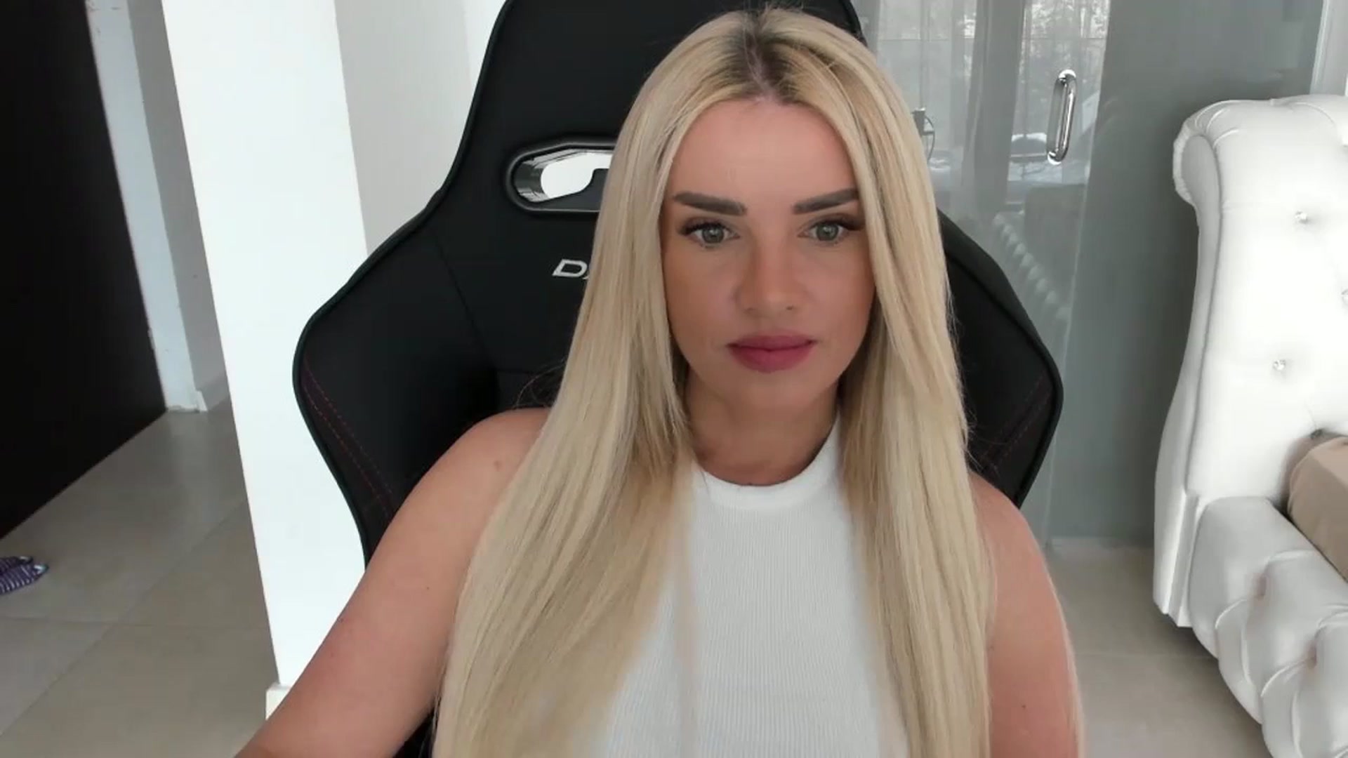 Gallery image thumbnail from Allesia_'s myfreecams stream on, 03/22/2024, 11:20 image 4 of 20