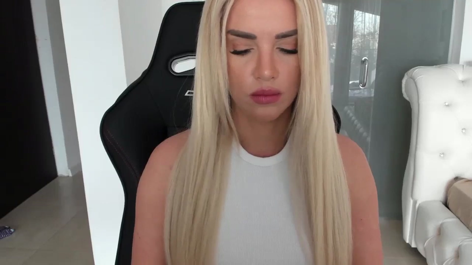 Gallery image thumbnail from Allesia_'s myfreecams stream on, 03/22/2024, 11:20 image 20 of 20