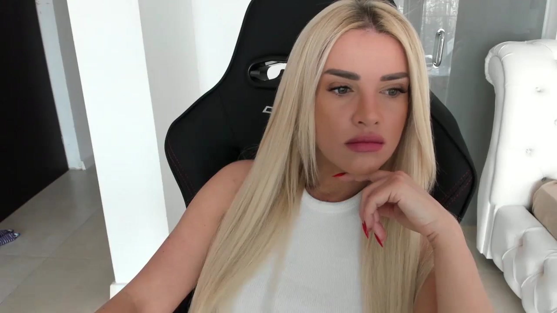 Gallery image thumbnail from Allesia_'s myfreecams stream on, 03/22/2024, 11:20 image 3 of 20