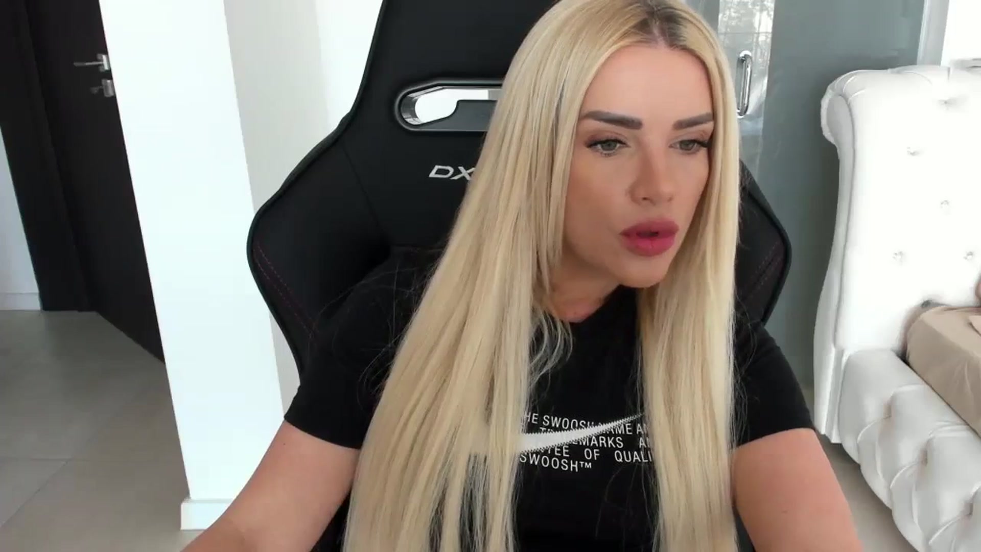 Gallery image thumbnail from Allesia_'s myfreecams stream on, 03/26/2024, 11:36 image 11 of 20