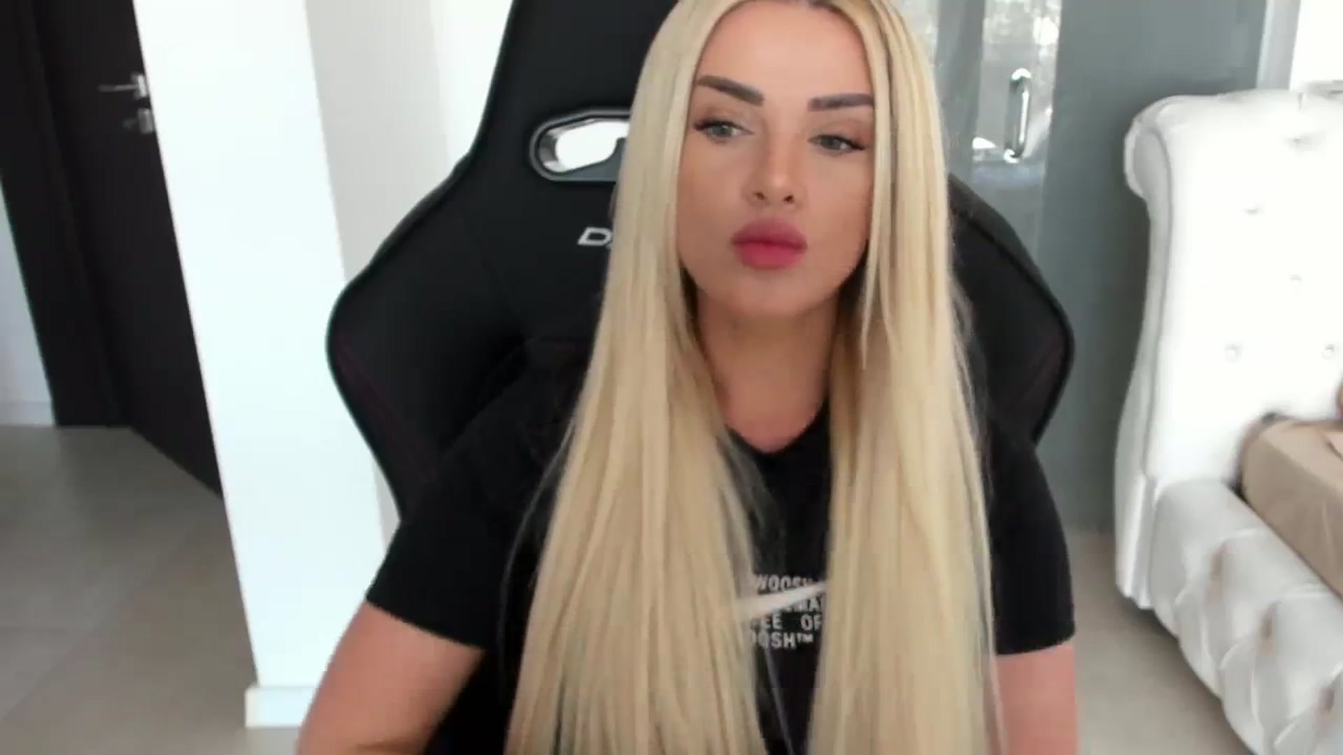 Gallery image thumbnail from Allesia_'s myfreecams stream on, 03/26/2024, 11:36 image 5 of 20